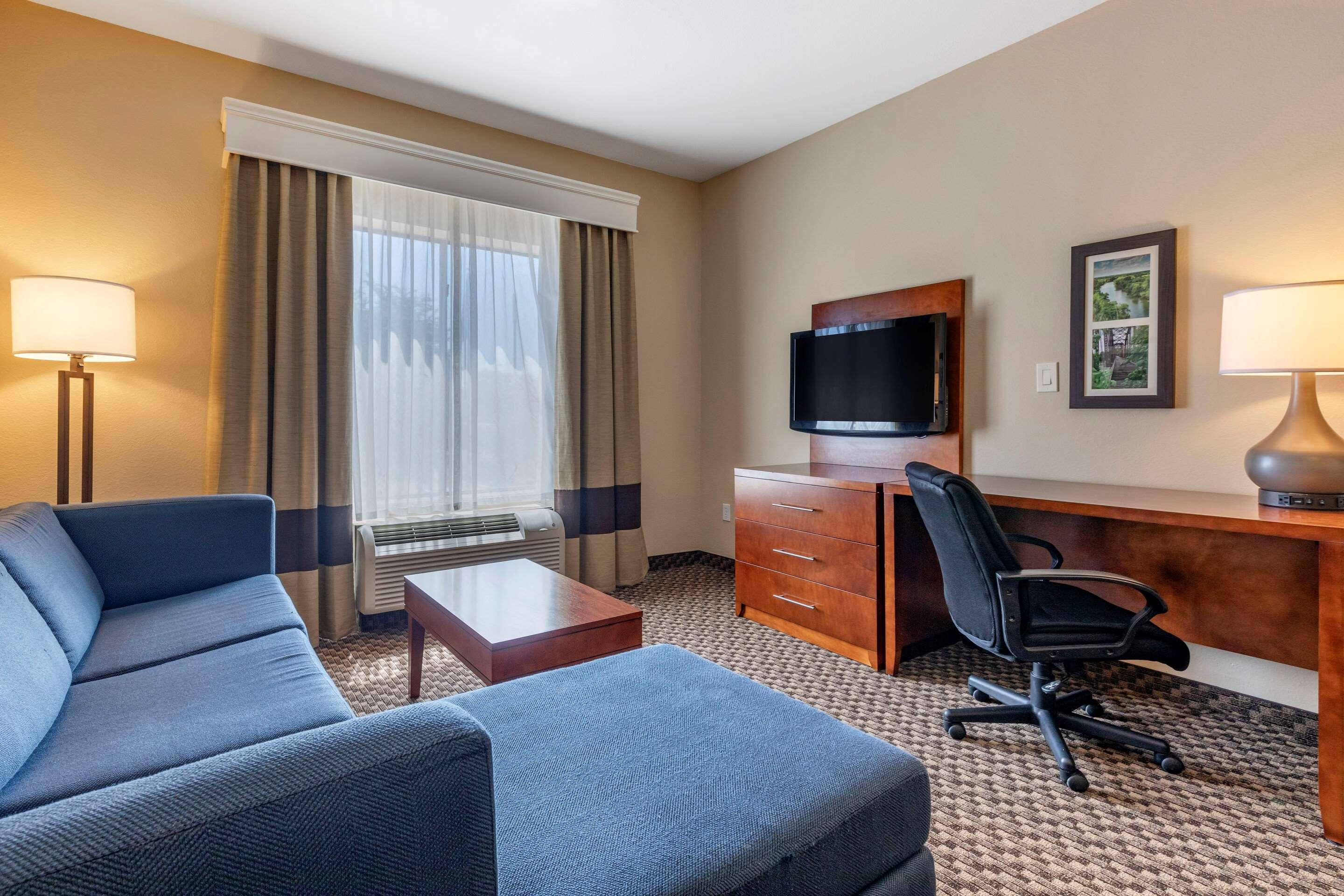 Comfort Suites Lufkin — photo 4