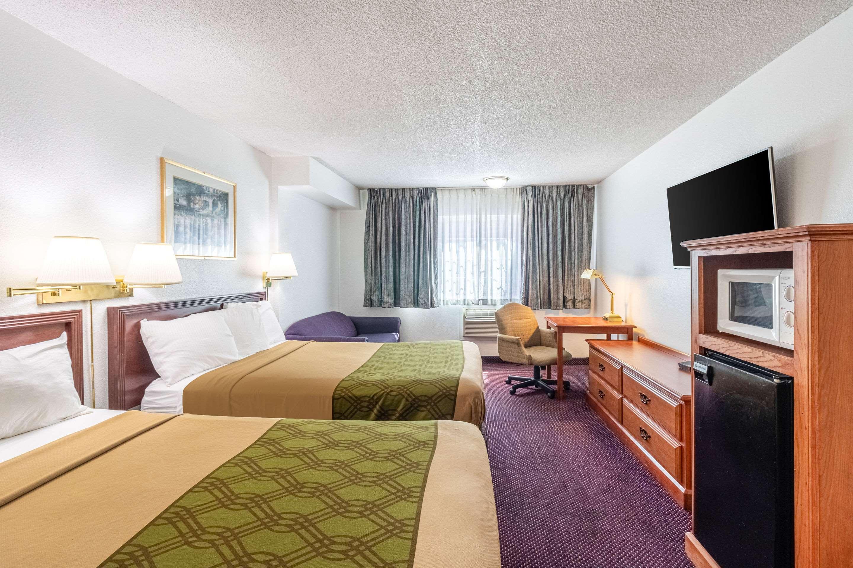 Rodeway Inn & Suites — photo 5