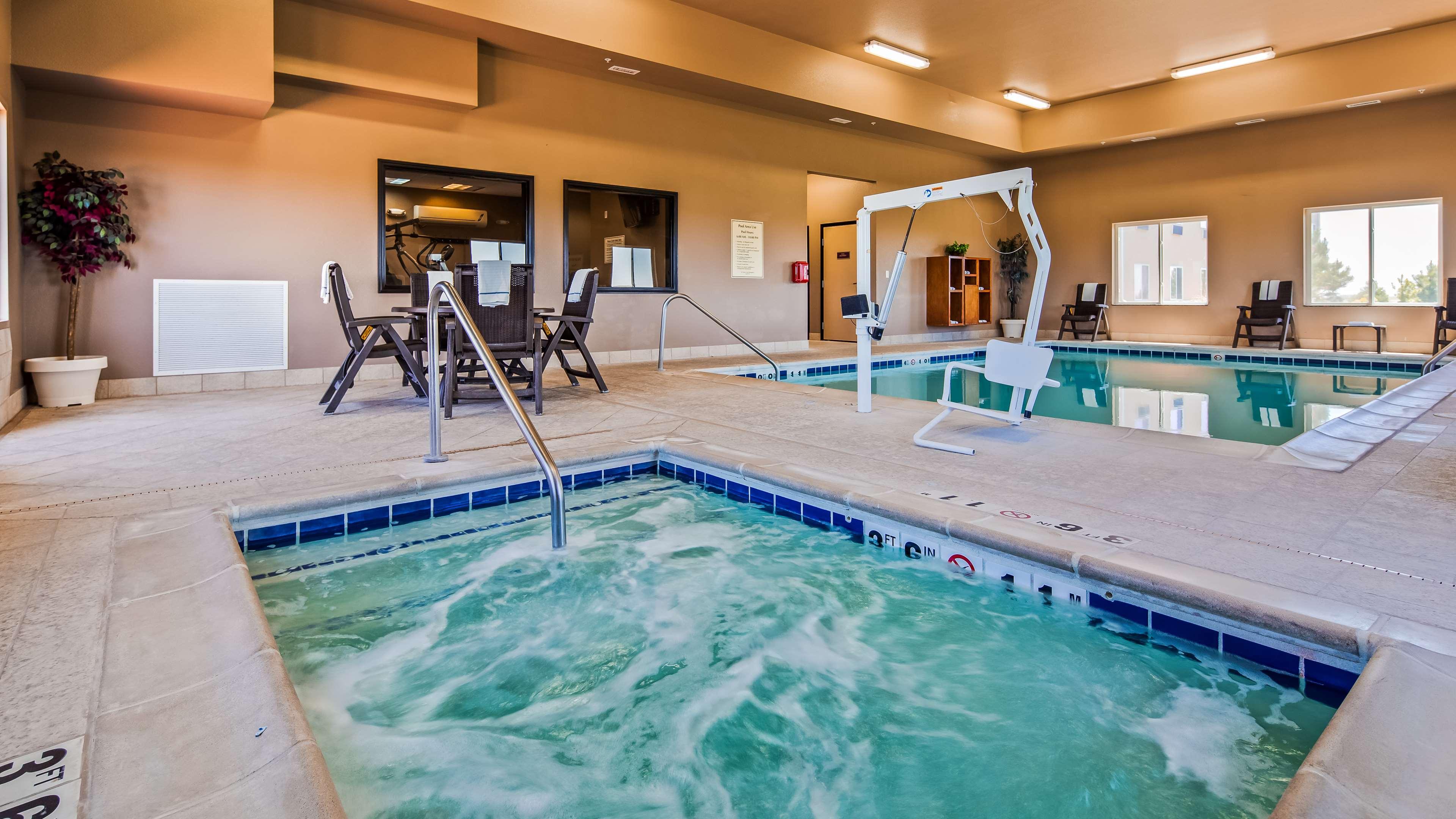 Best Western Plus Carousel Inn & Suites — photo 3