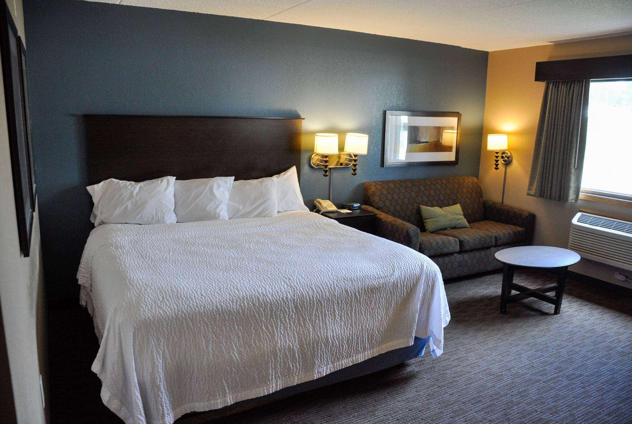 AmericInn Lodge & Suites Clear Lake — photo 4