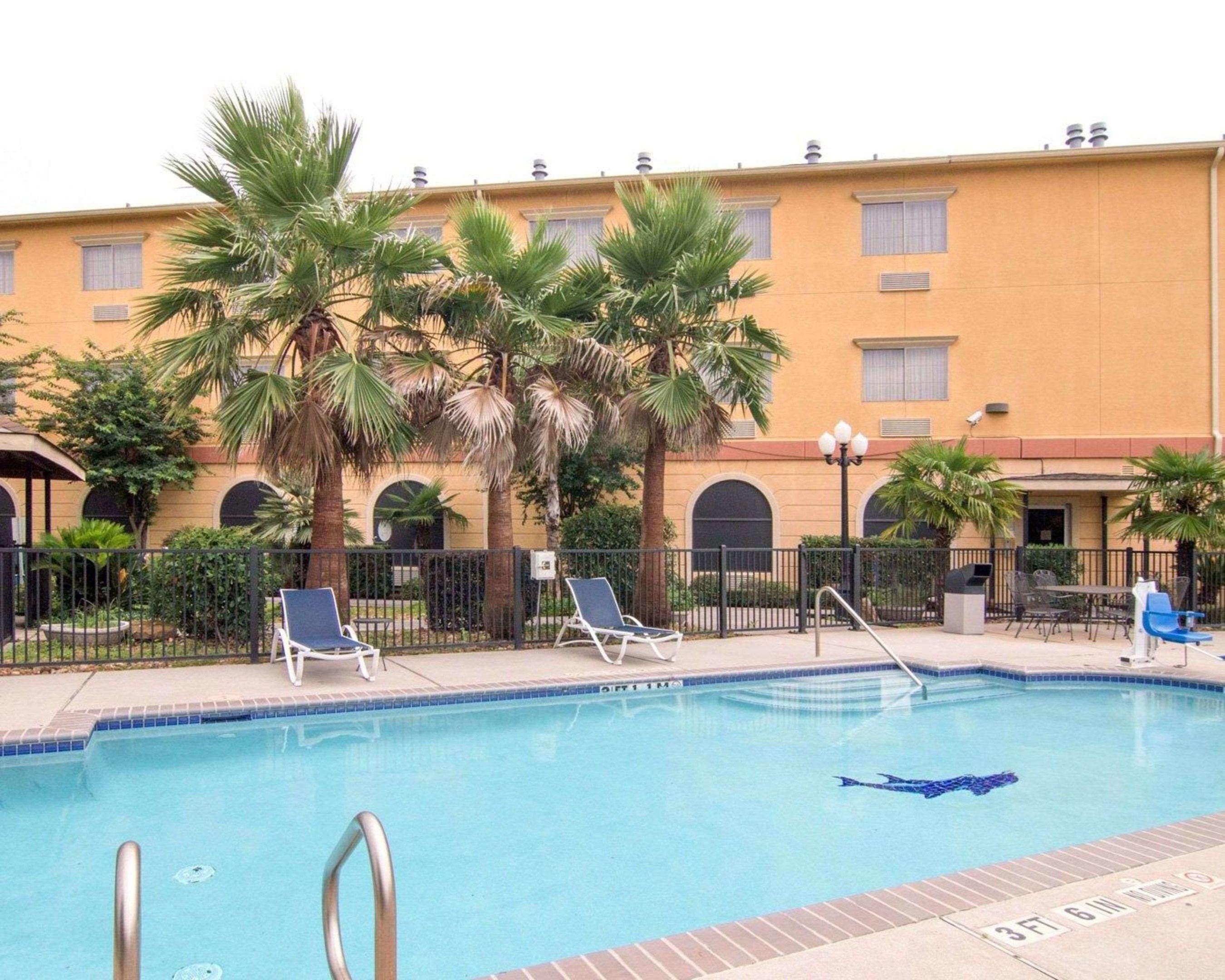 Comfort Suites Humble — photo 5