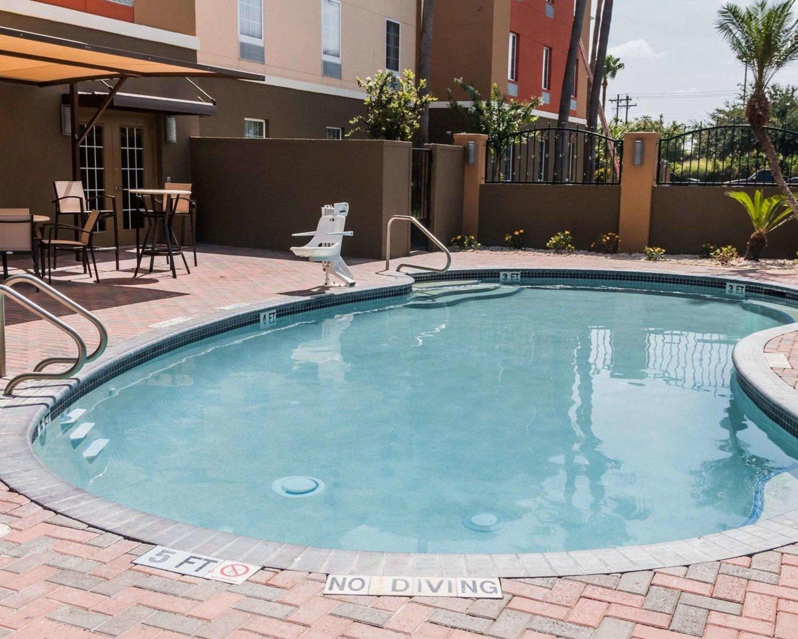 Comfort Inn & Suites — photo 5