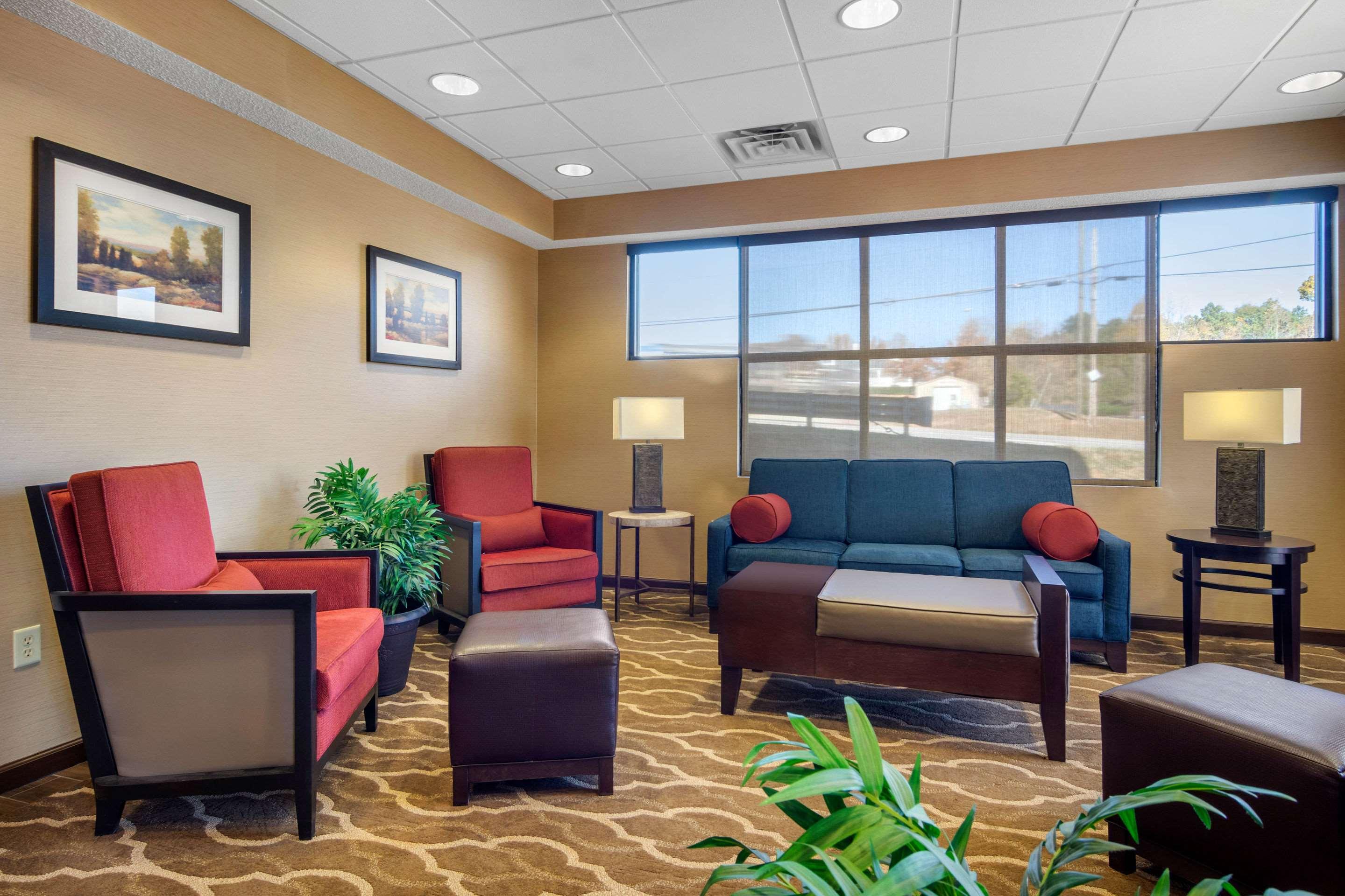 Comfort Inn & Suites — photo 4