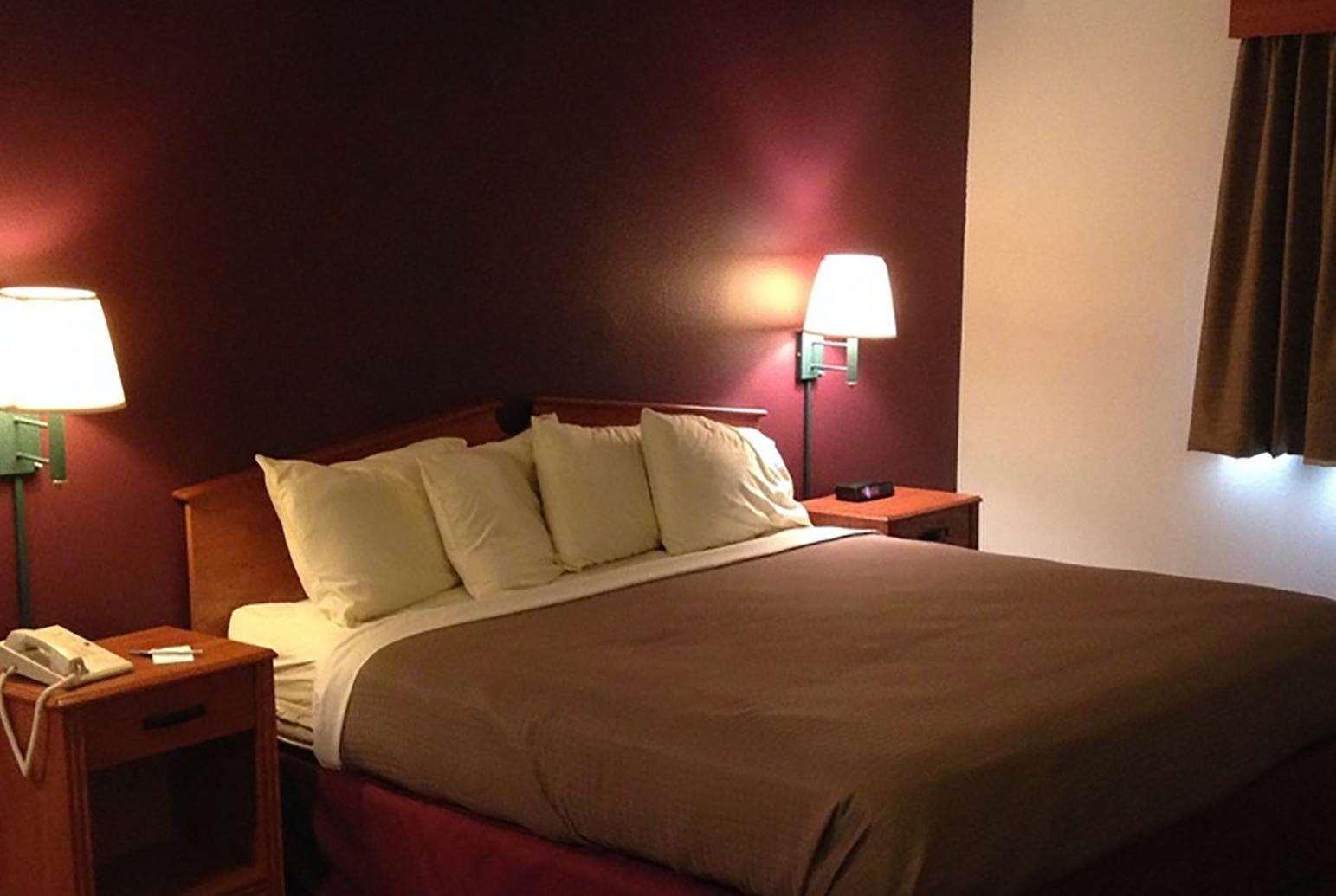 AmericInn by Wyndham Stuart — photo 4