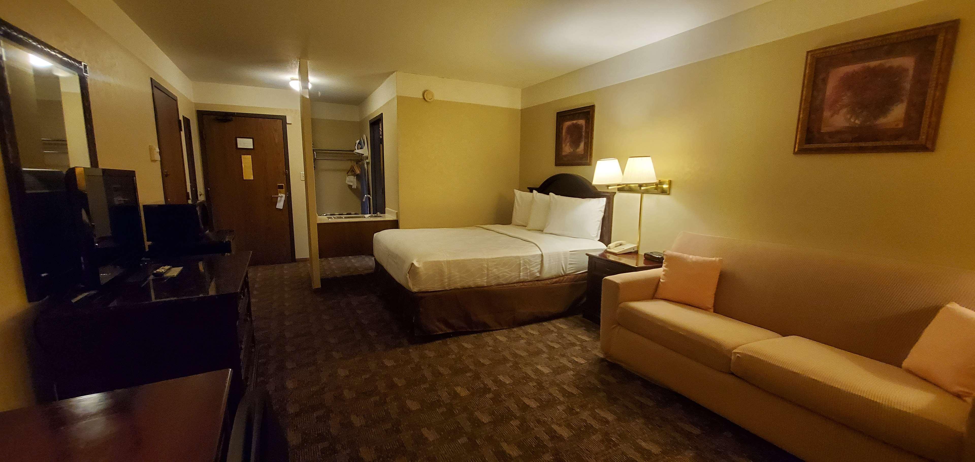 Americas Best Value Inn Chippewa Falls — photo 4