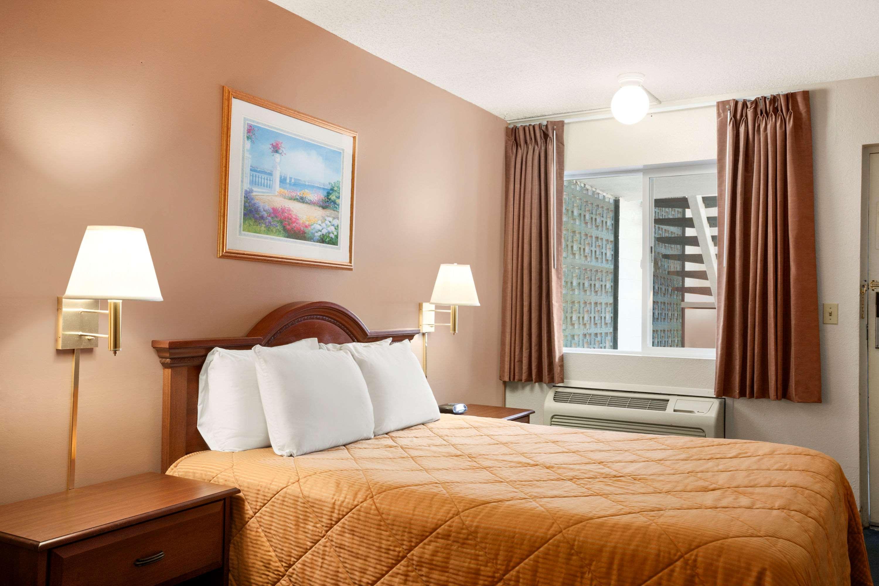 Travelodge by Wyndham Bakersfield — photo 5