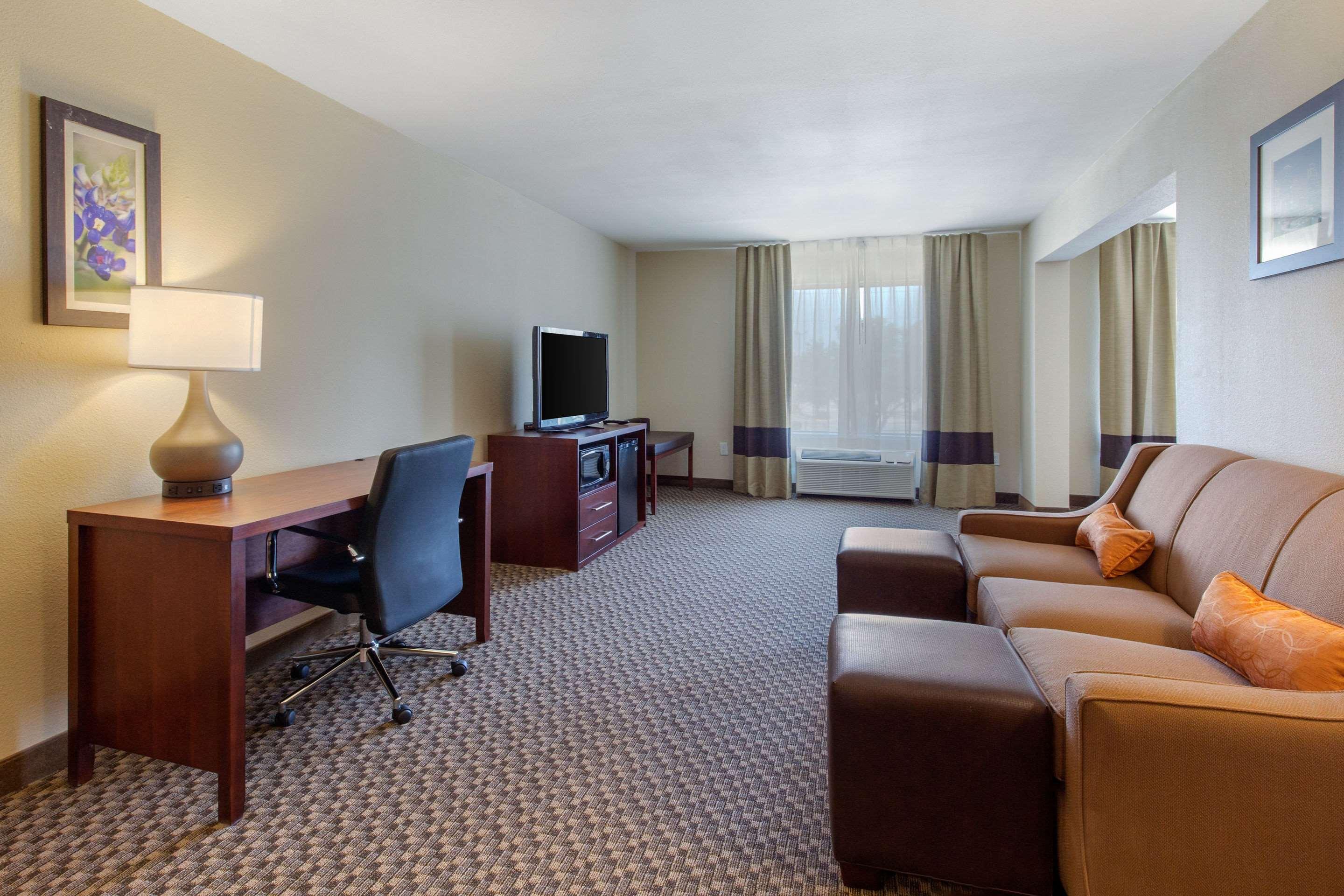 Comfort Inn & Suites — photo 5