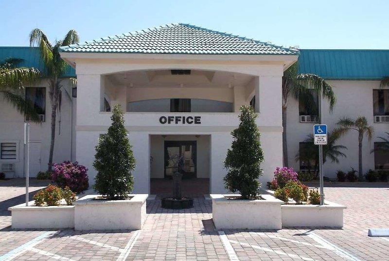 Days Inn by Wyndham Lake Okeechobee — photo 4