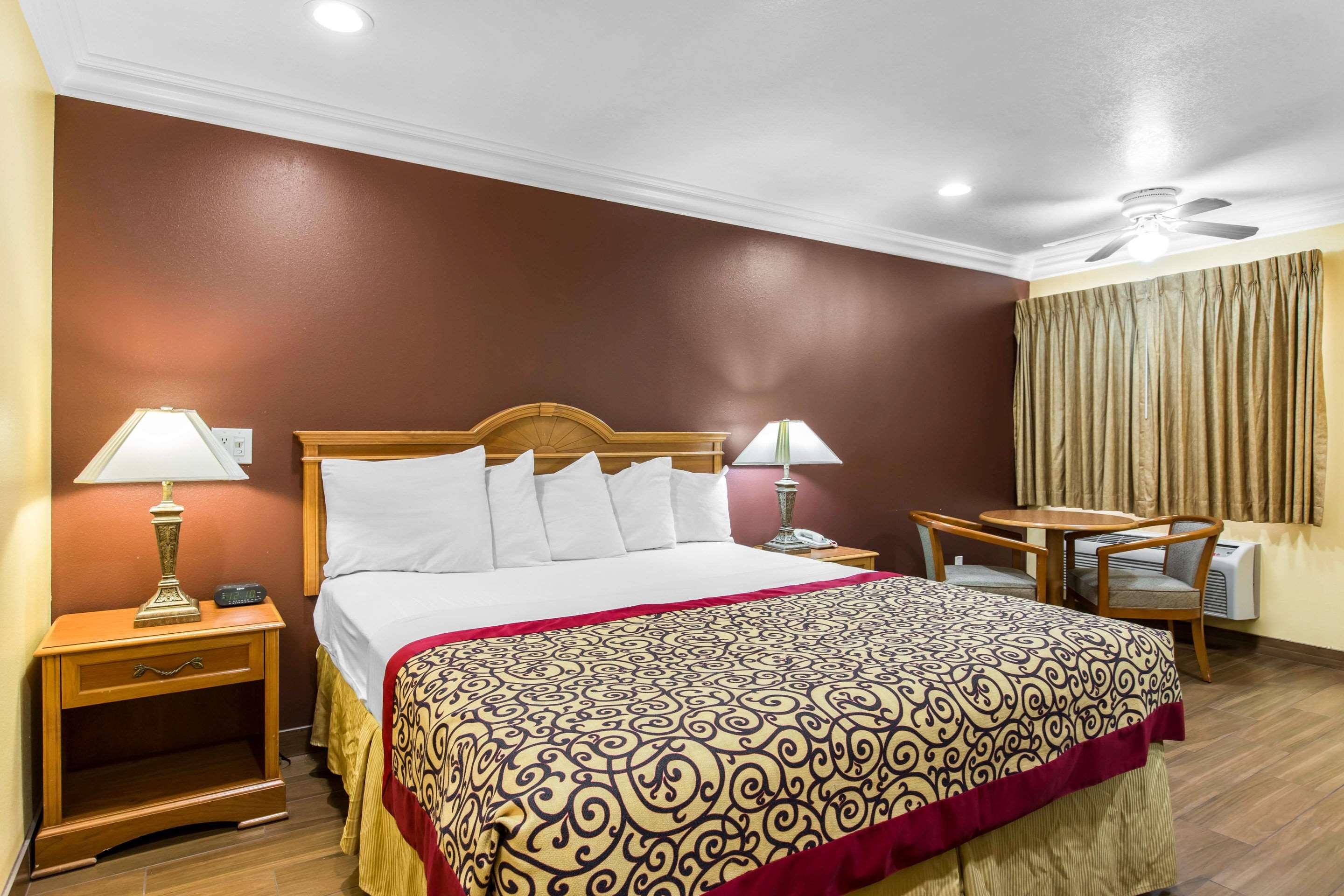 Rodeway Inn — photo 5