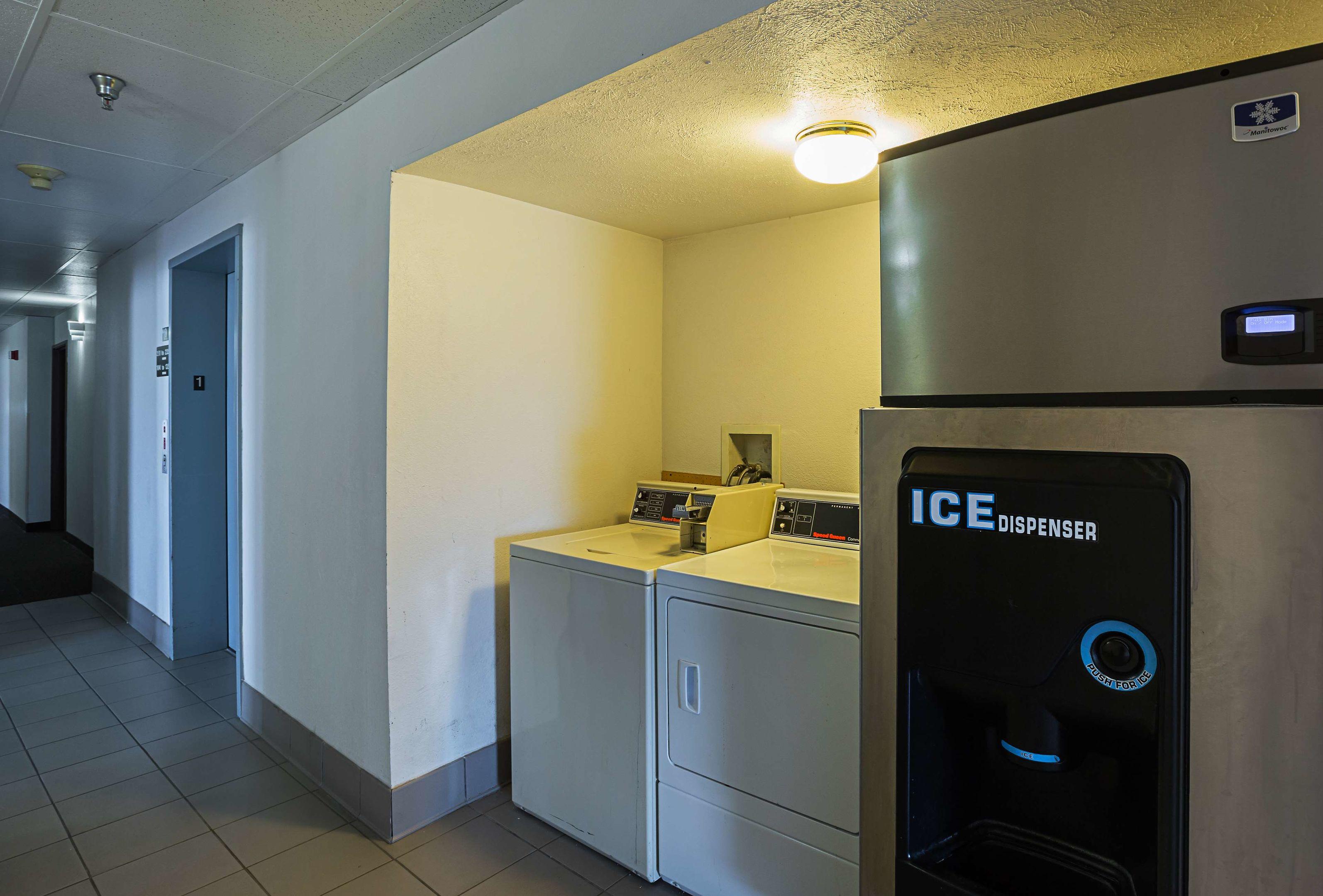 Motel 6 Omaha - IAT West — photo 5