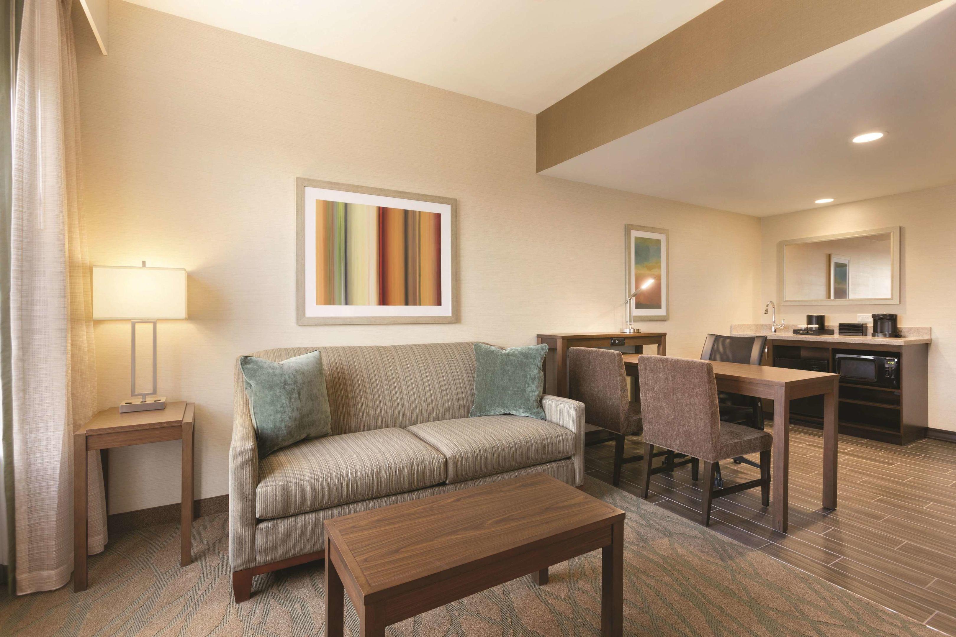 Embassy Suites by Hilton Akron Canton Airport — photo 5
