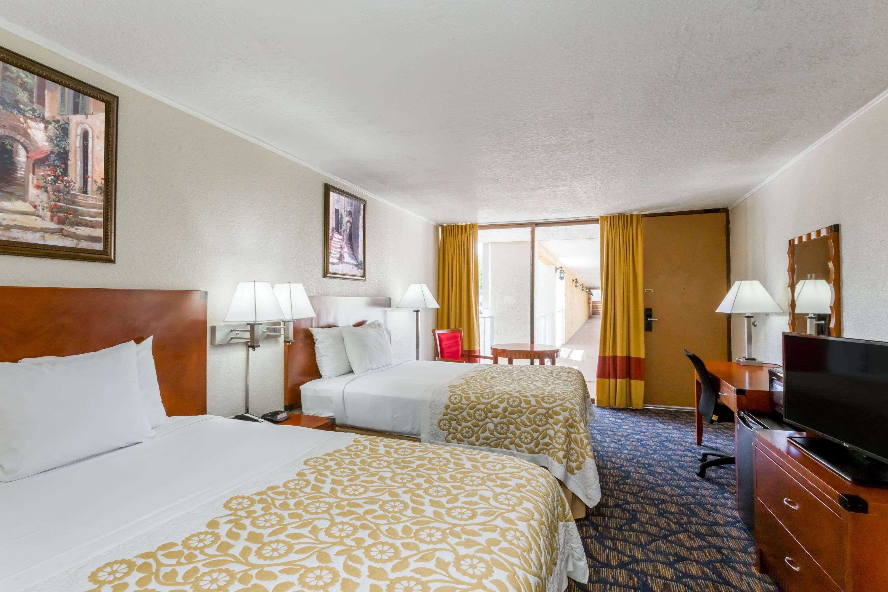 Days Inn & Suites by Wyndham Clermont — photo 5