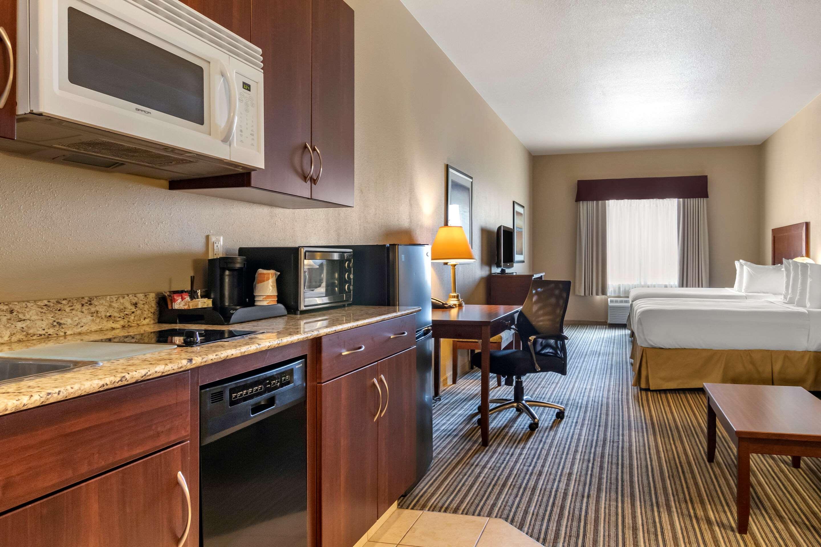 Rimbey Ridge Hotel & Suites — photo 5