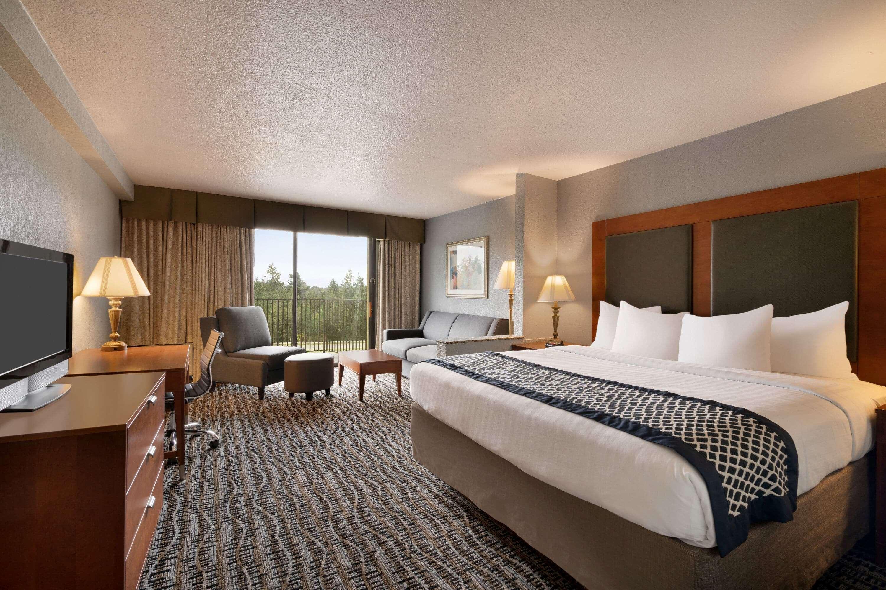 Baymont Inn & Suites Bremerton — photo 5