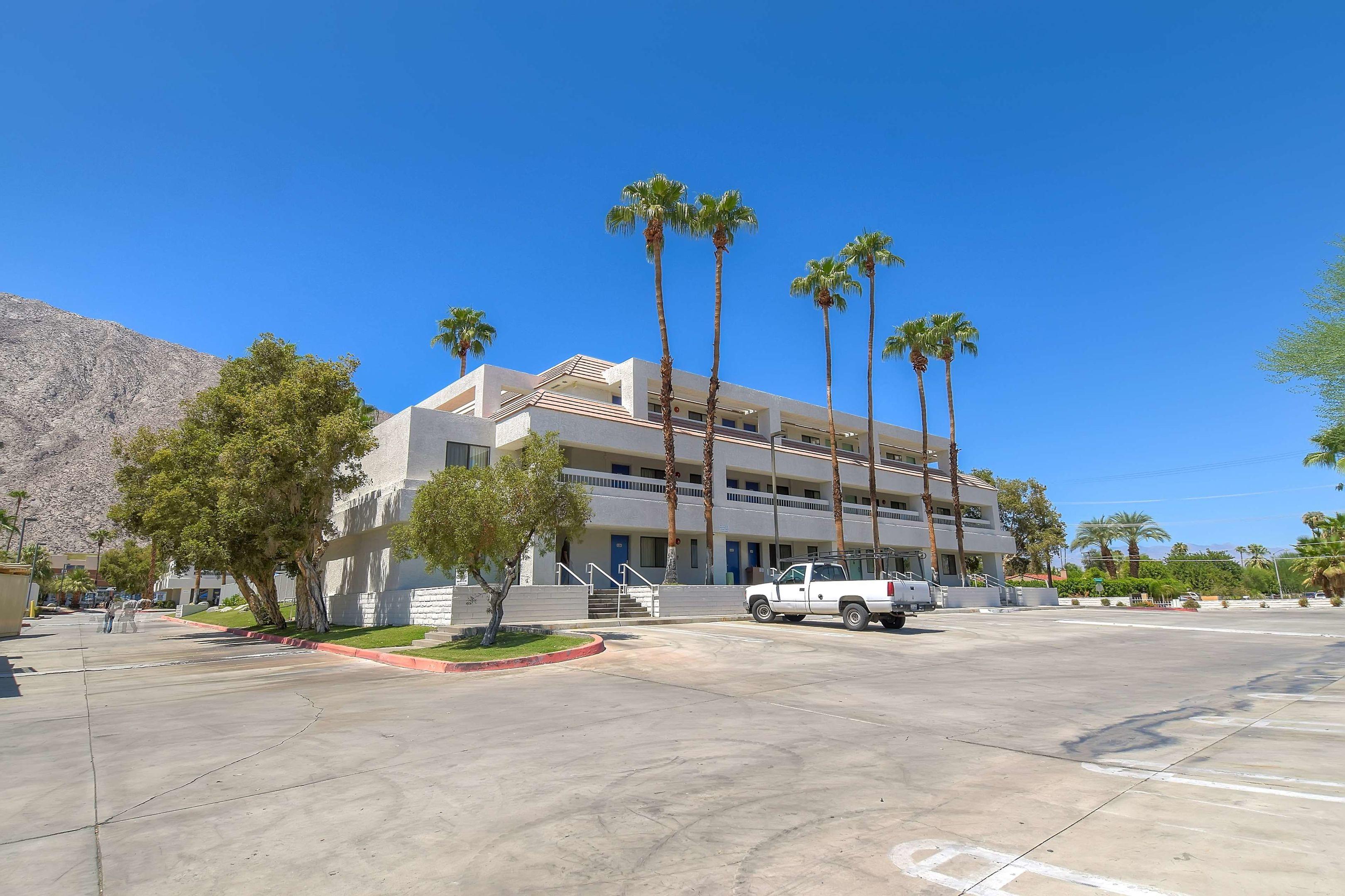 Motel 6 Palm Springs Downtown — photo 3