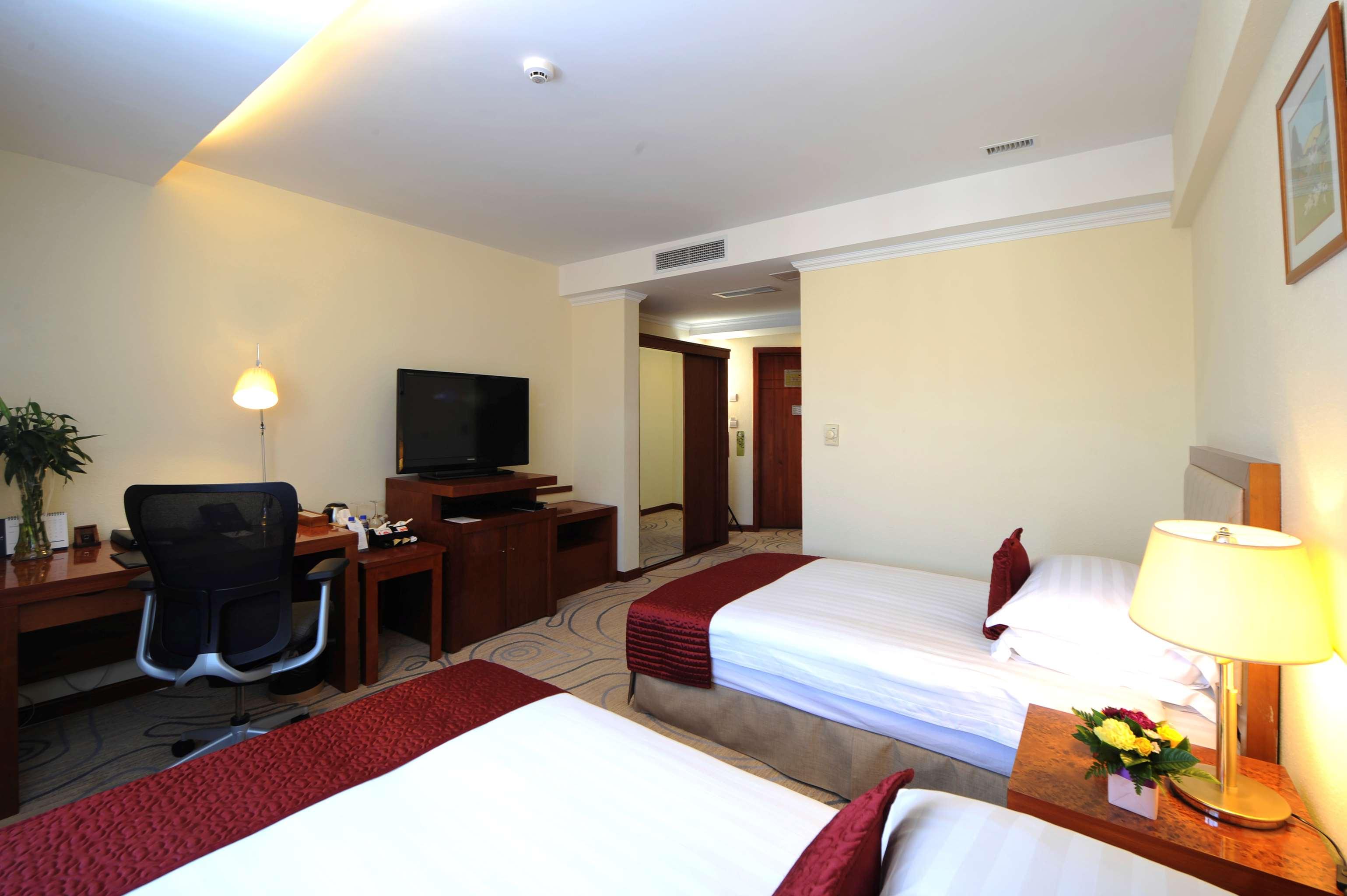 Kempinski Hotel Khan Palace — photo 4