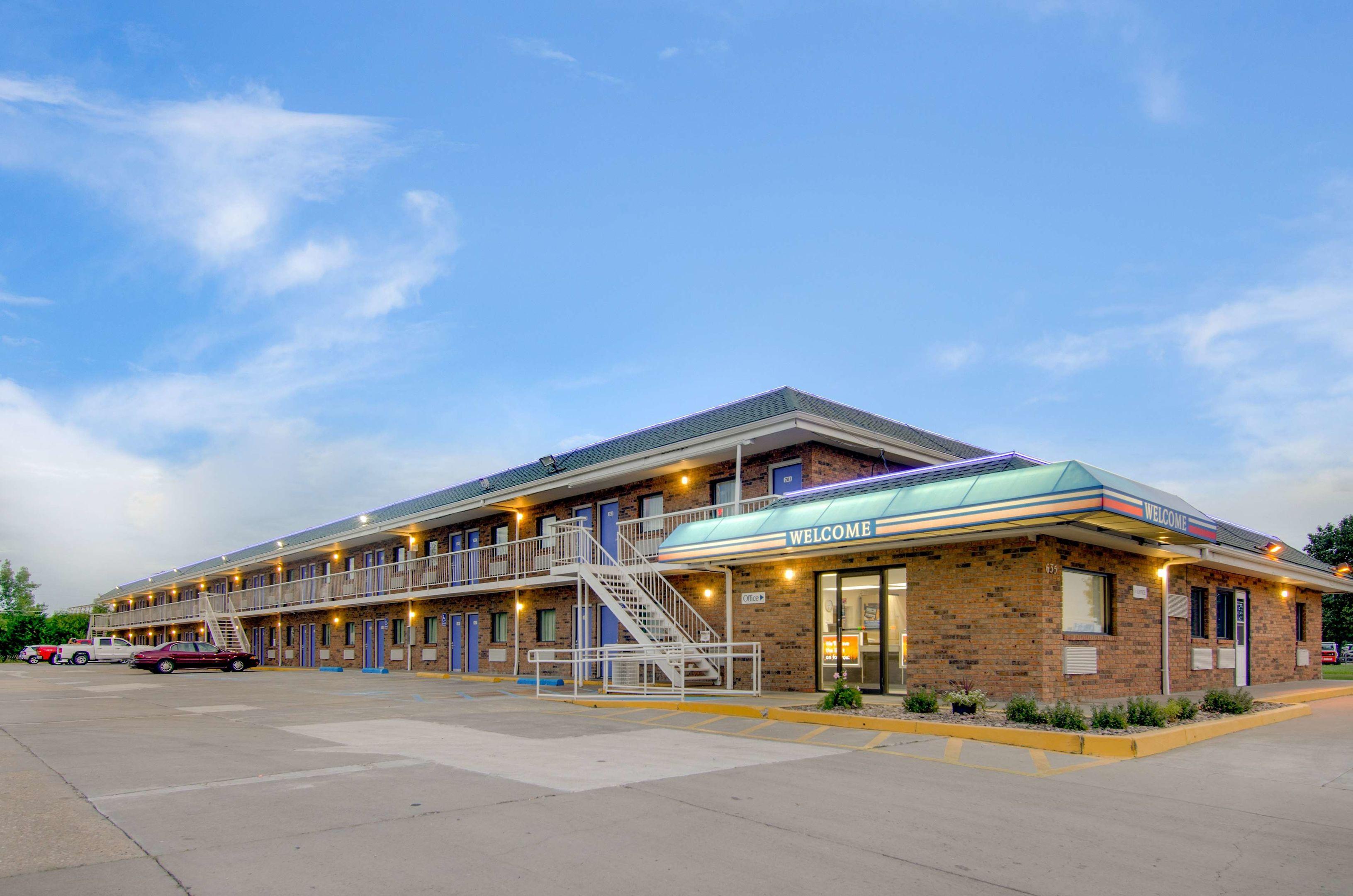 Motel 6 Salina — photo 4