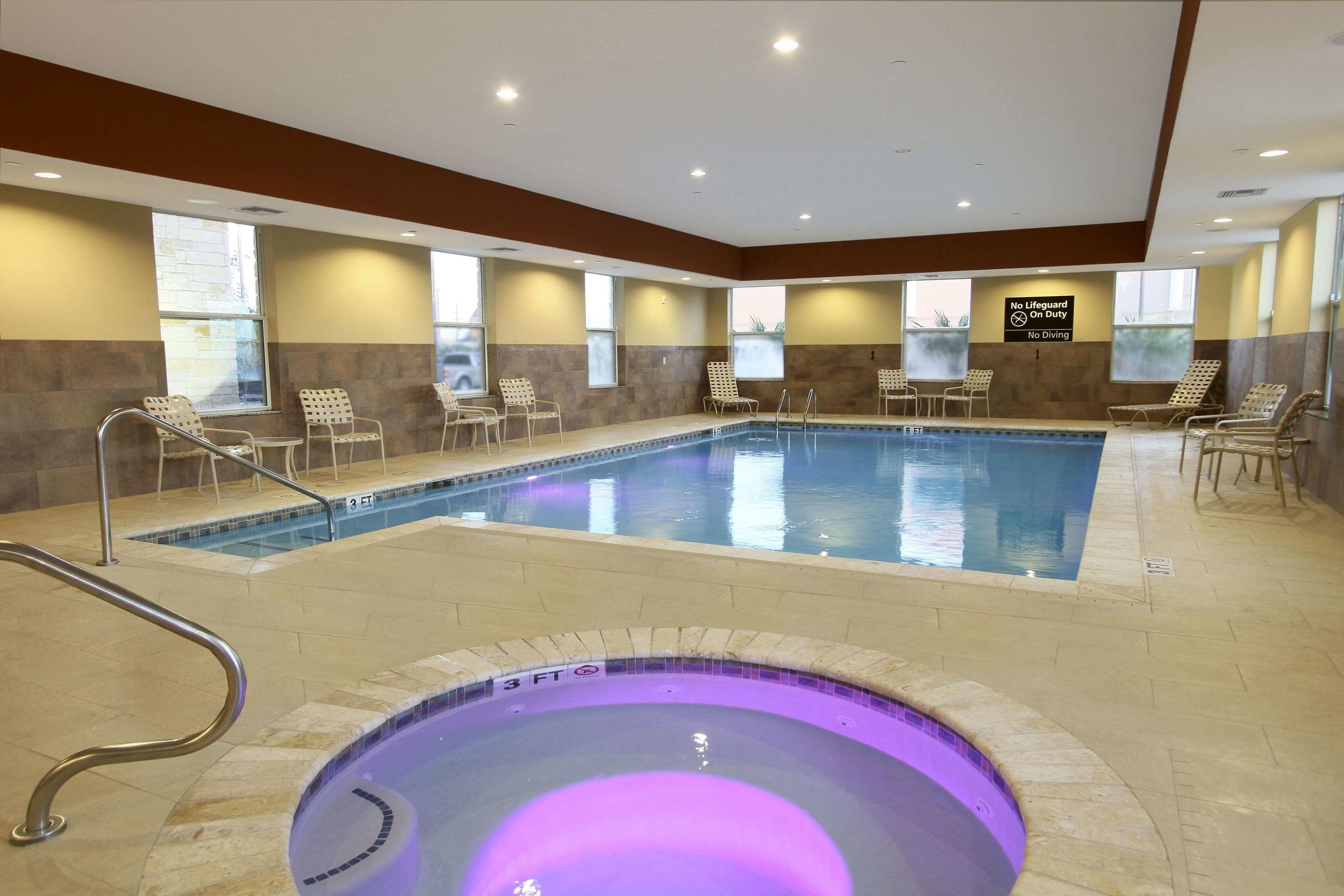 Hampton Inn and Suites Winnie — photo 4