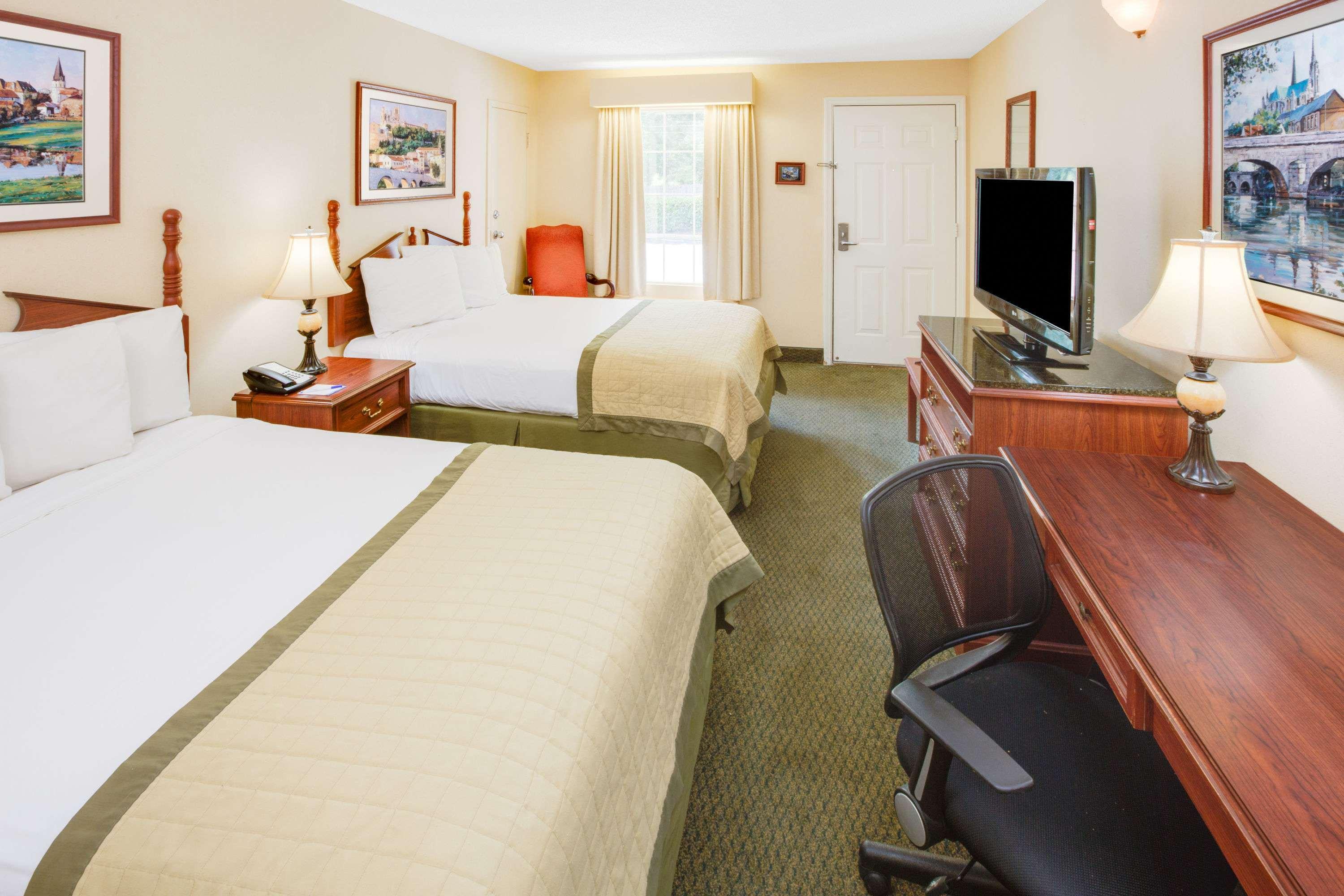 Baymont by Wyndham Ozark — photo 5