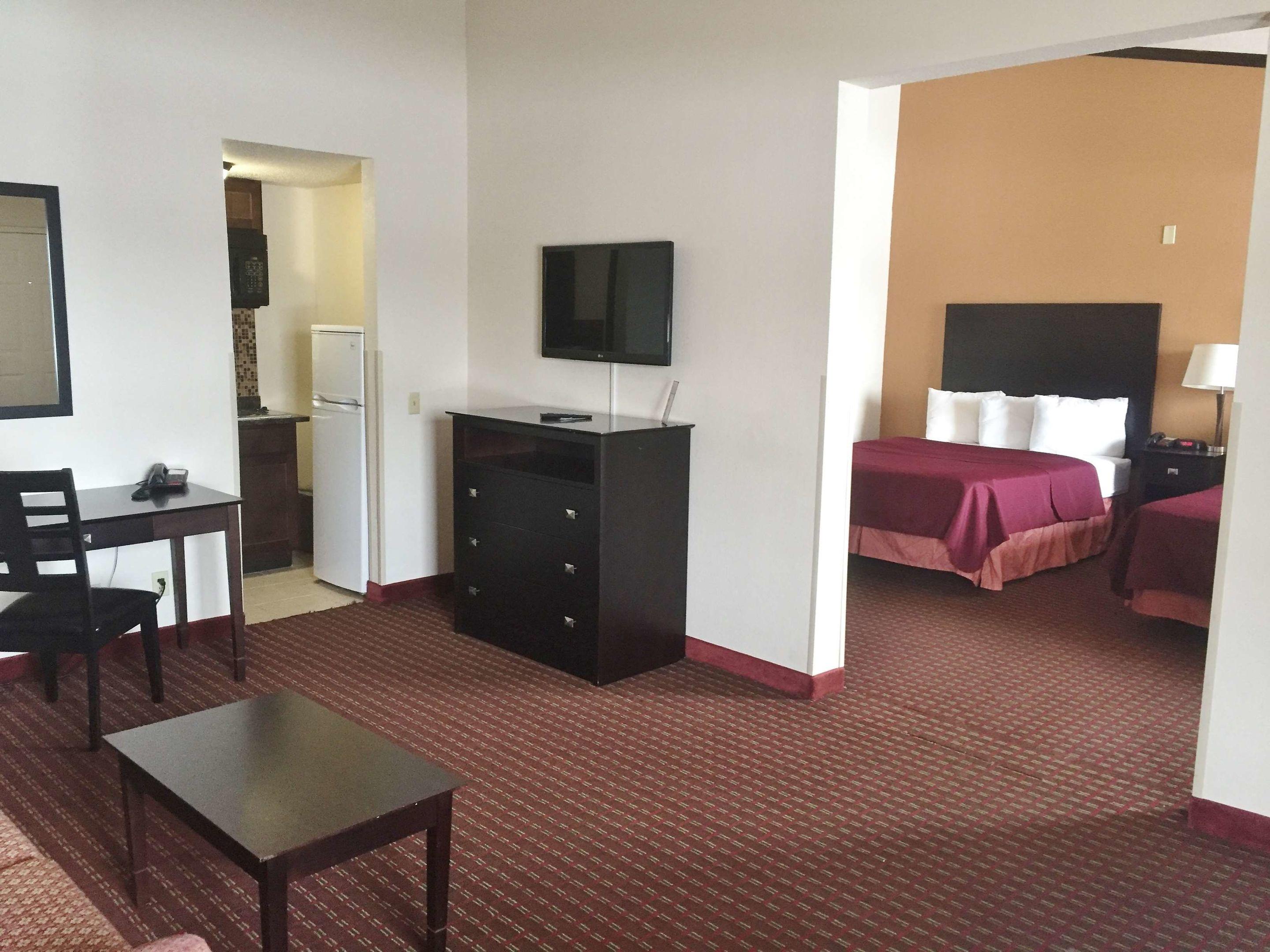 Americas Best Value Inn-Romulus/Detroit Airport — photo 4