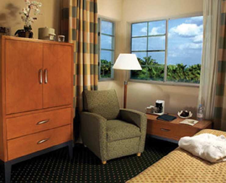 Kimpton Surfcomber Hotel — photo 4