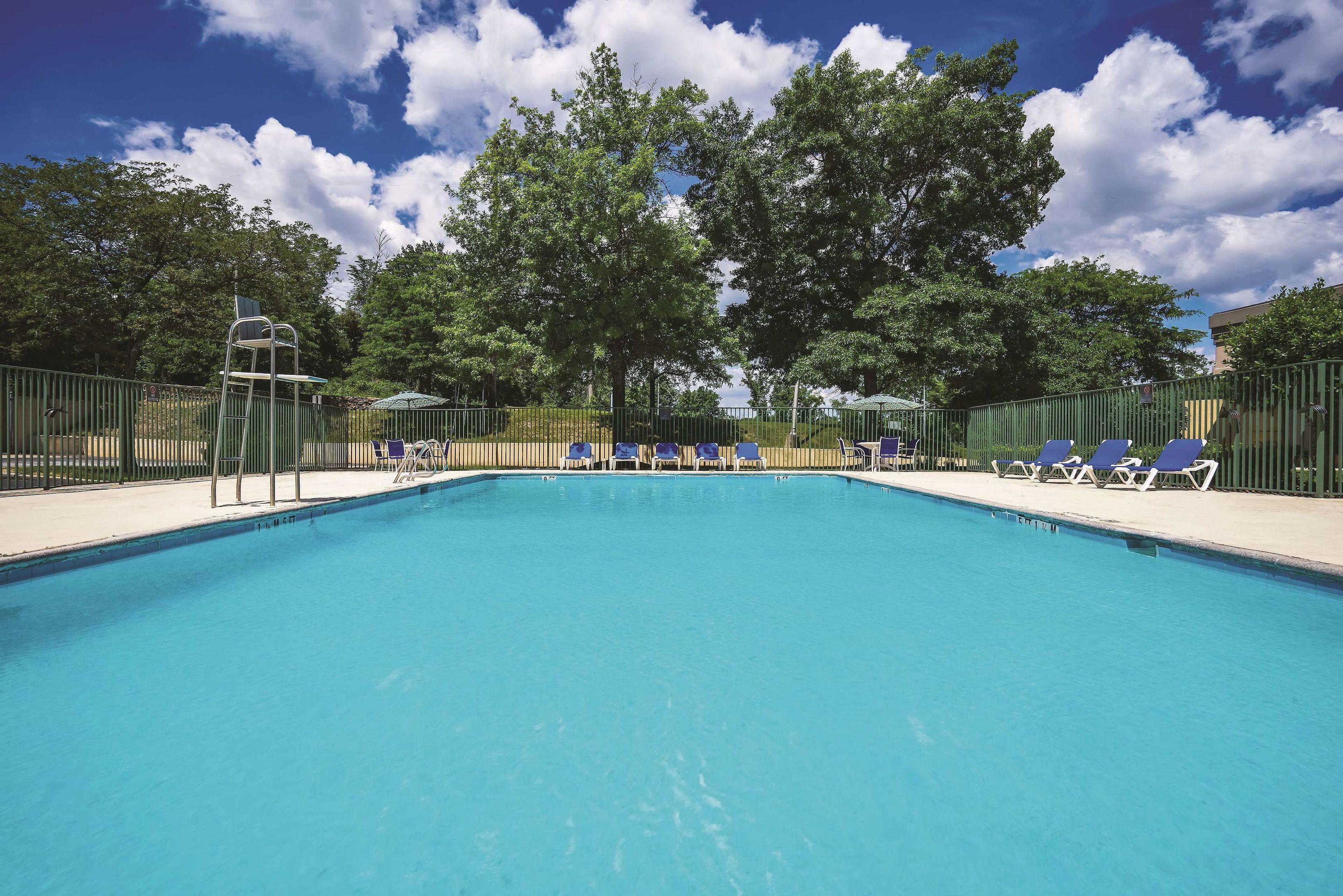 La Quinta Inn & Suites Baltimore South Glen Burnie — photo 4