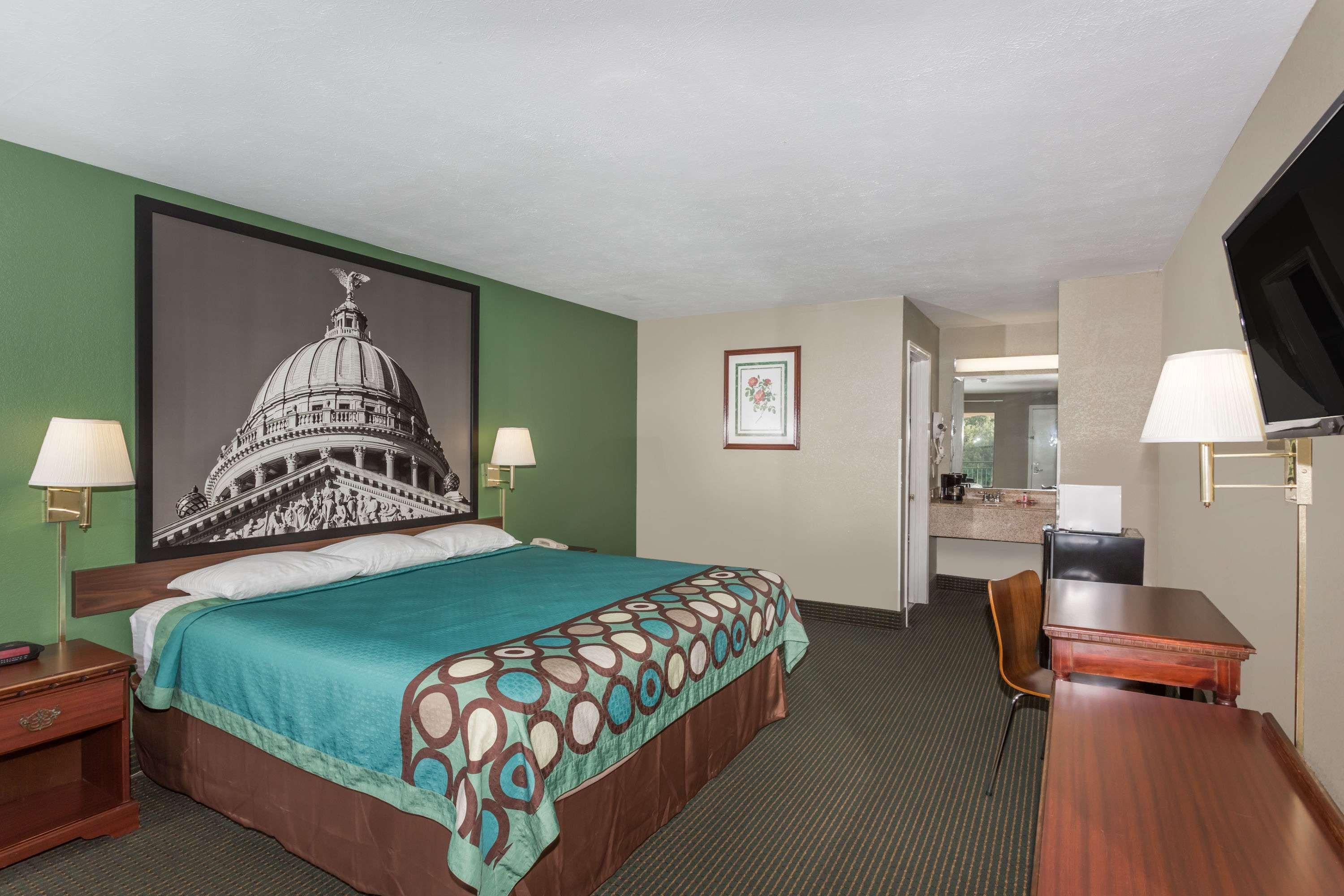 Super 8 by Wyndham Pearl/Jackson/East — photo 4