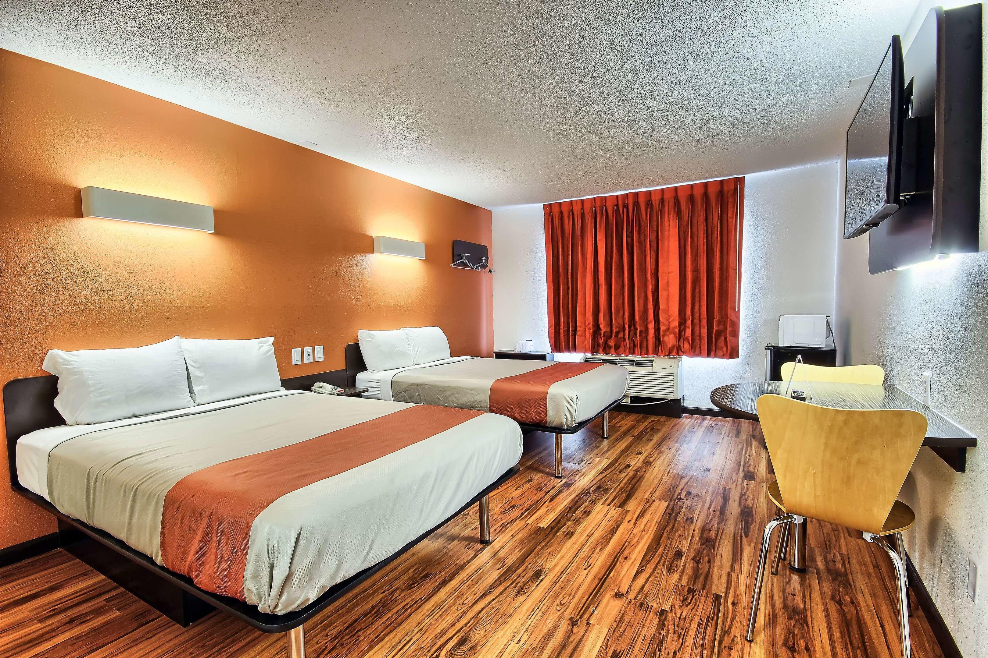 Motel 6 Columbus West — photo 5