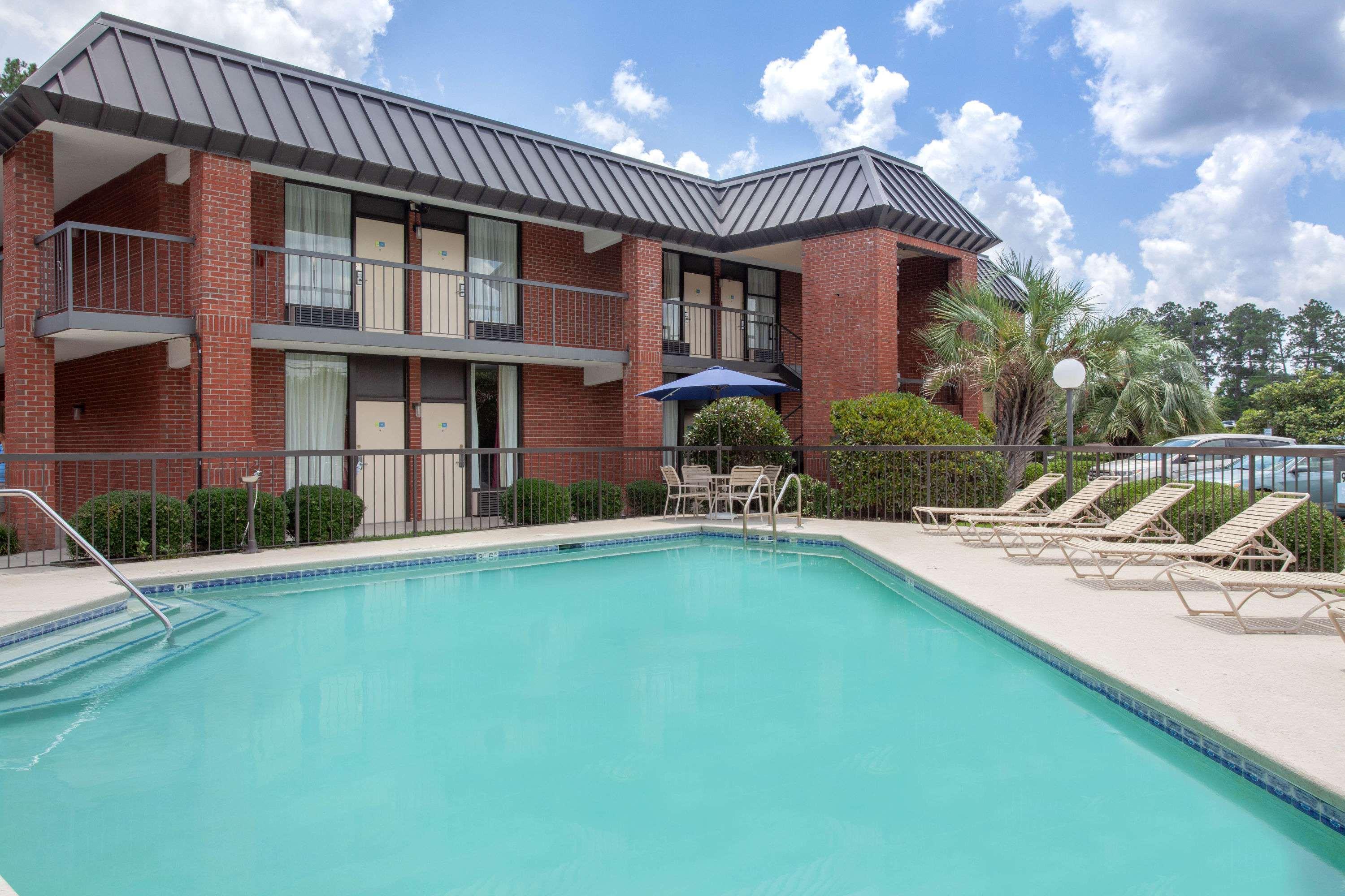 Days Inn by Wyndham Statesboro — photo 3