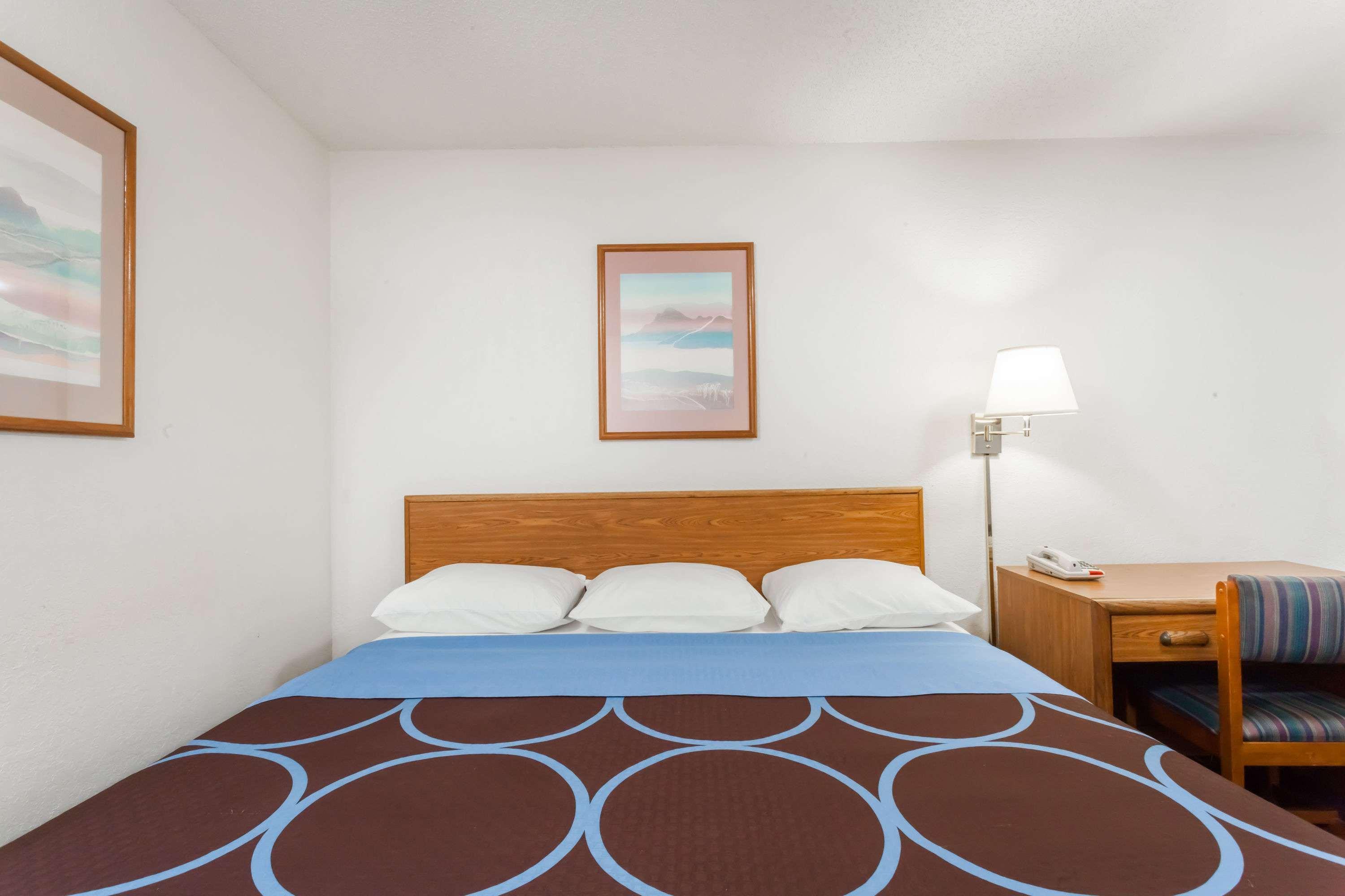 Super 8 by Wyndham Sidney NY — photo 5