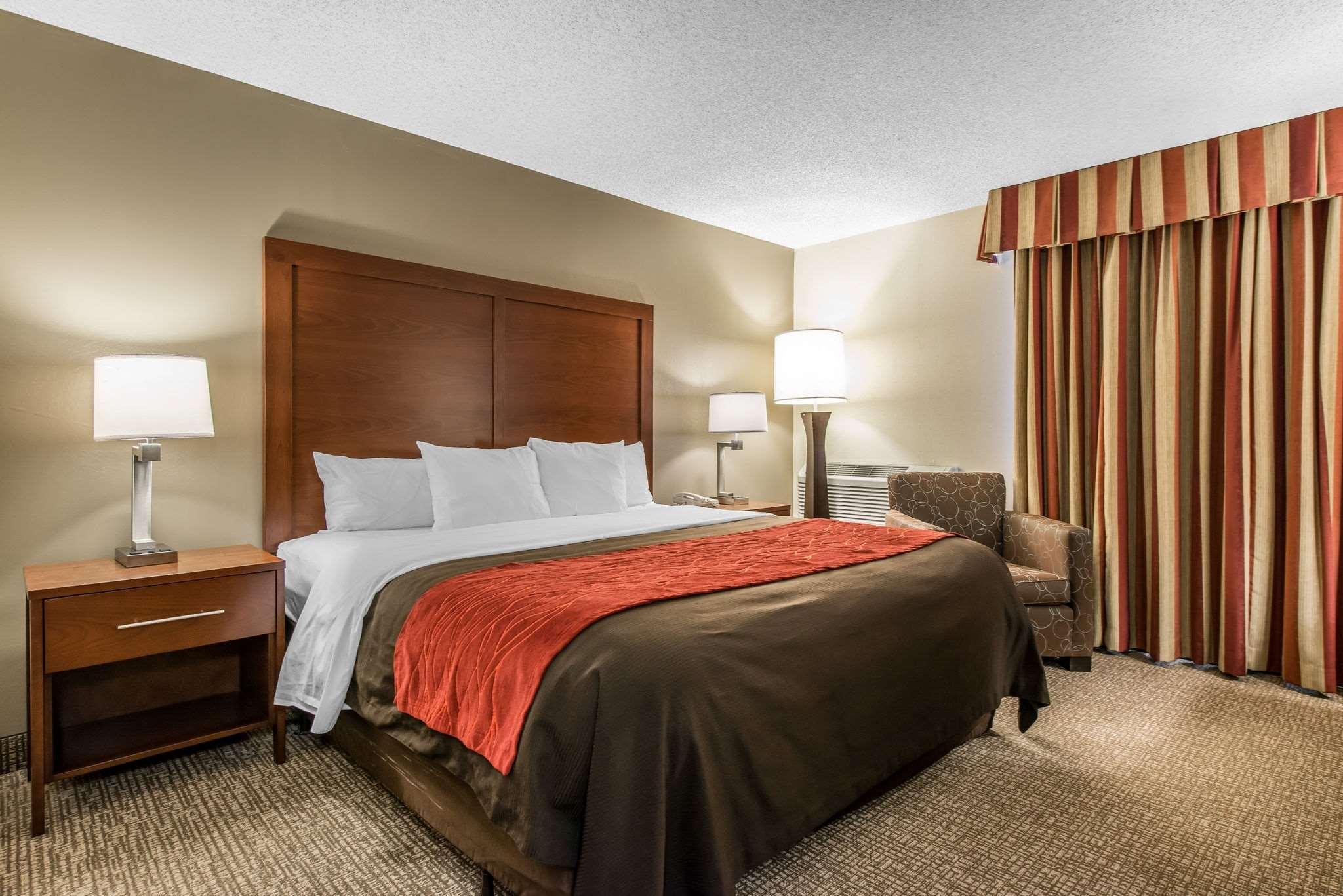 Comfort Inn & Suites — photo 4