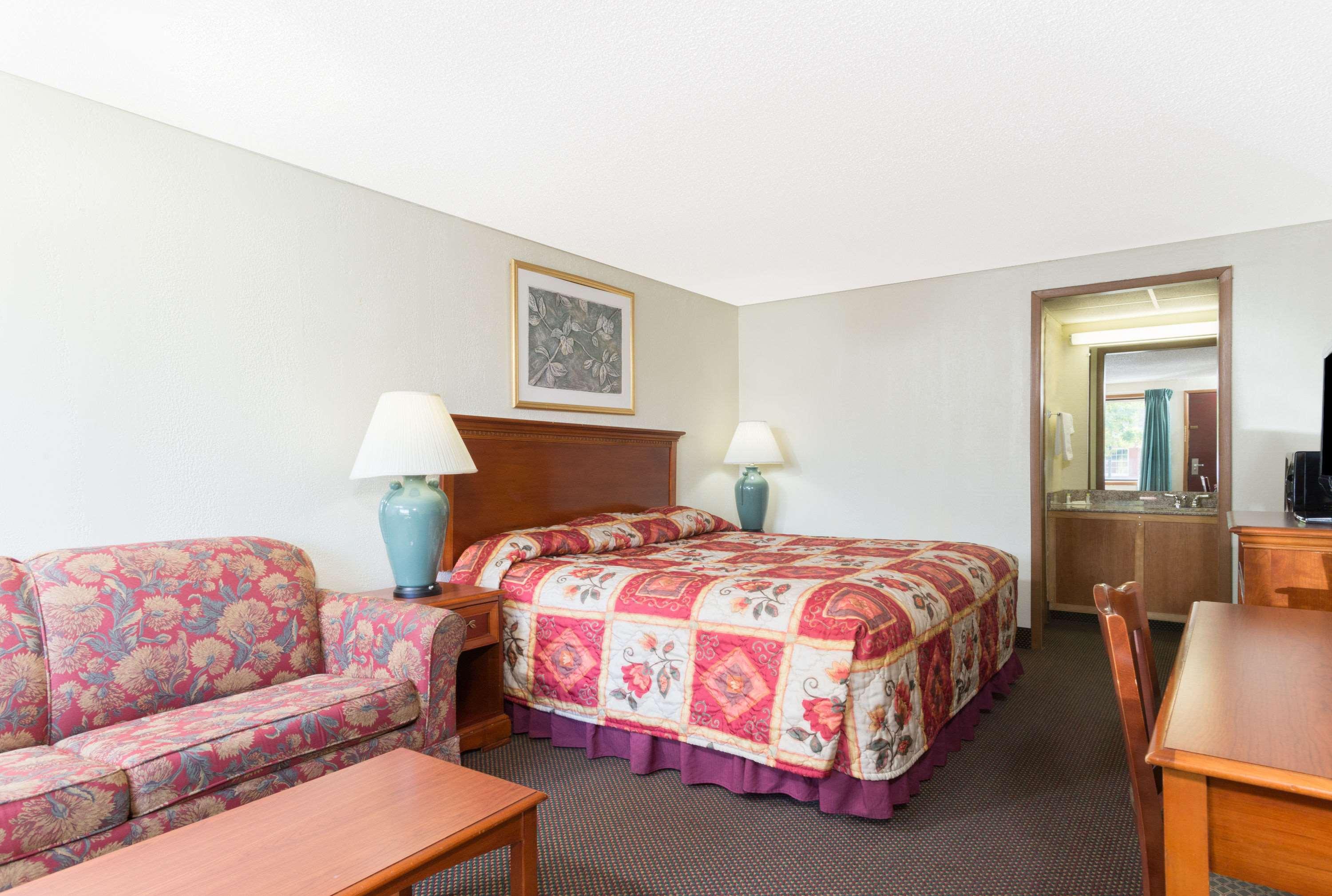 Knights Inn Martinsburg — photo 5