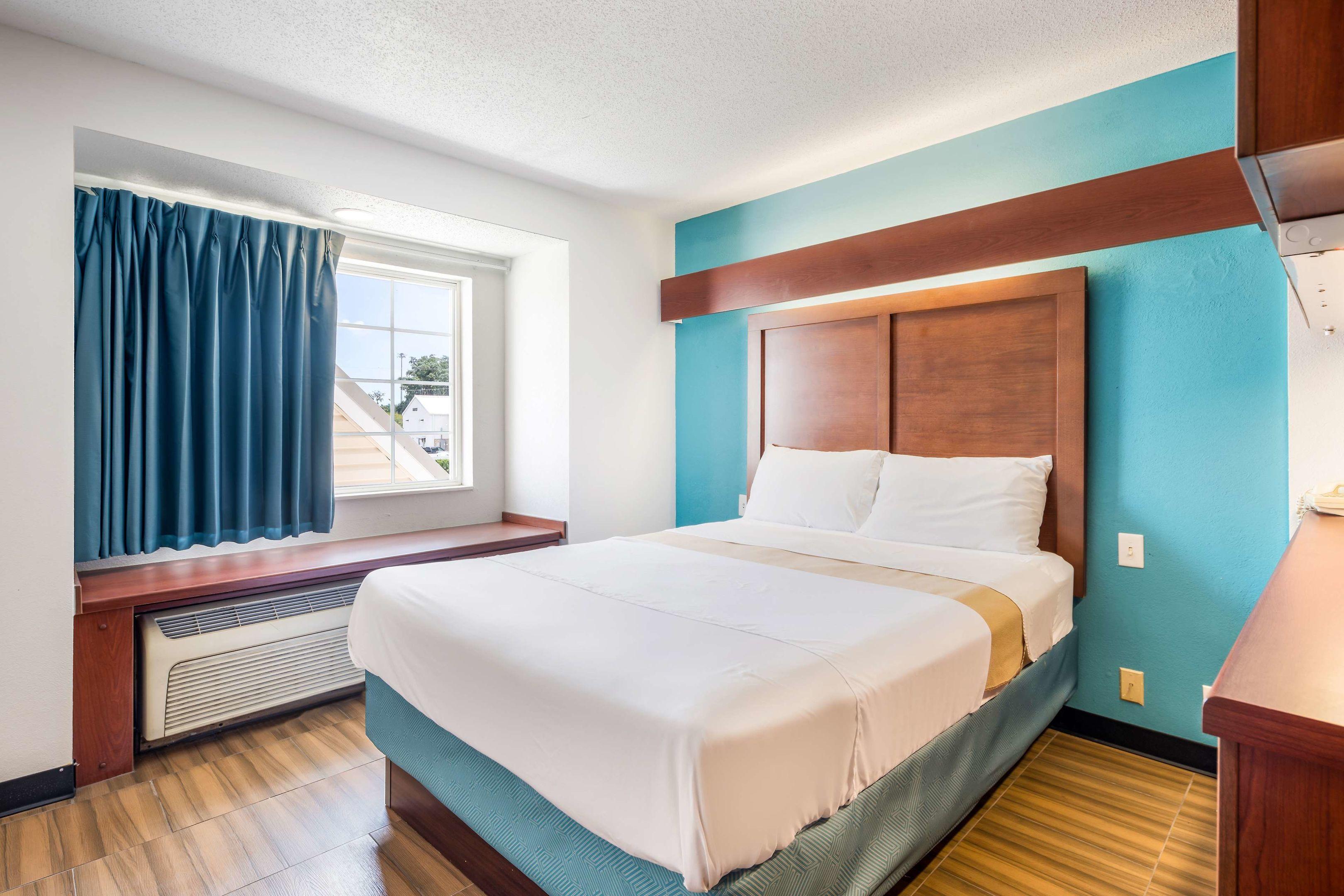 Microtel Inn & Suites by Wyndham Brunswick South