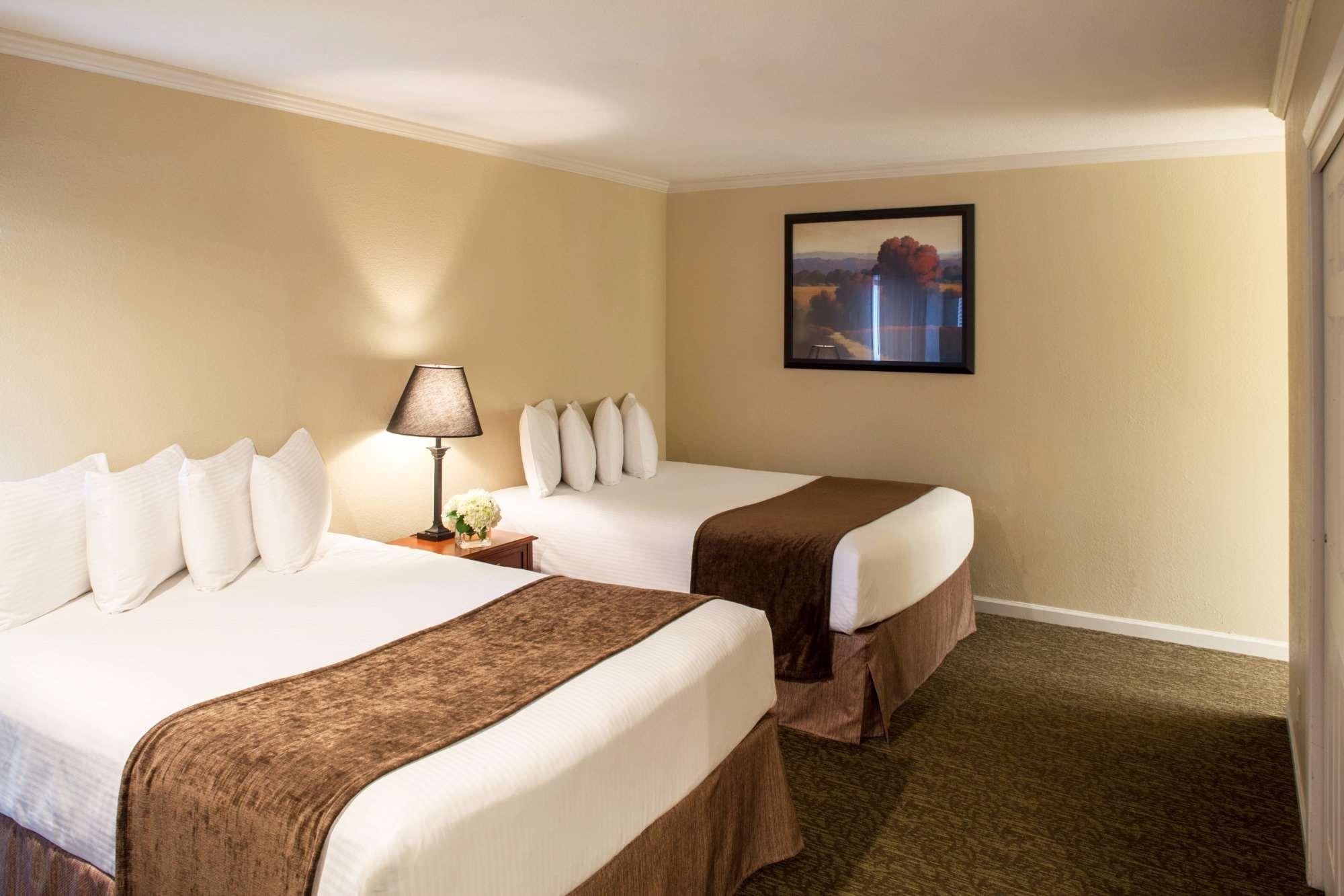 Cloverleaf Suites Lincoln — photo 5