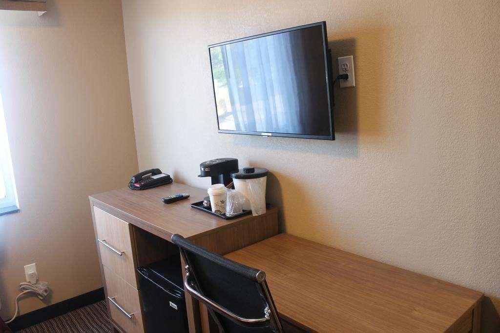 Days Inn by Wyndham Brooklyn Borough Park — photo 5