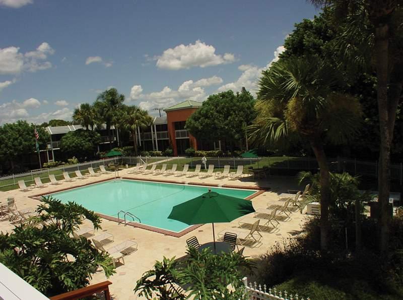 Ramada Naples — photo 4