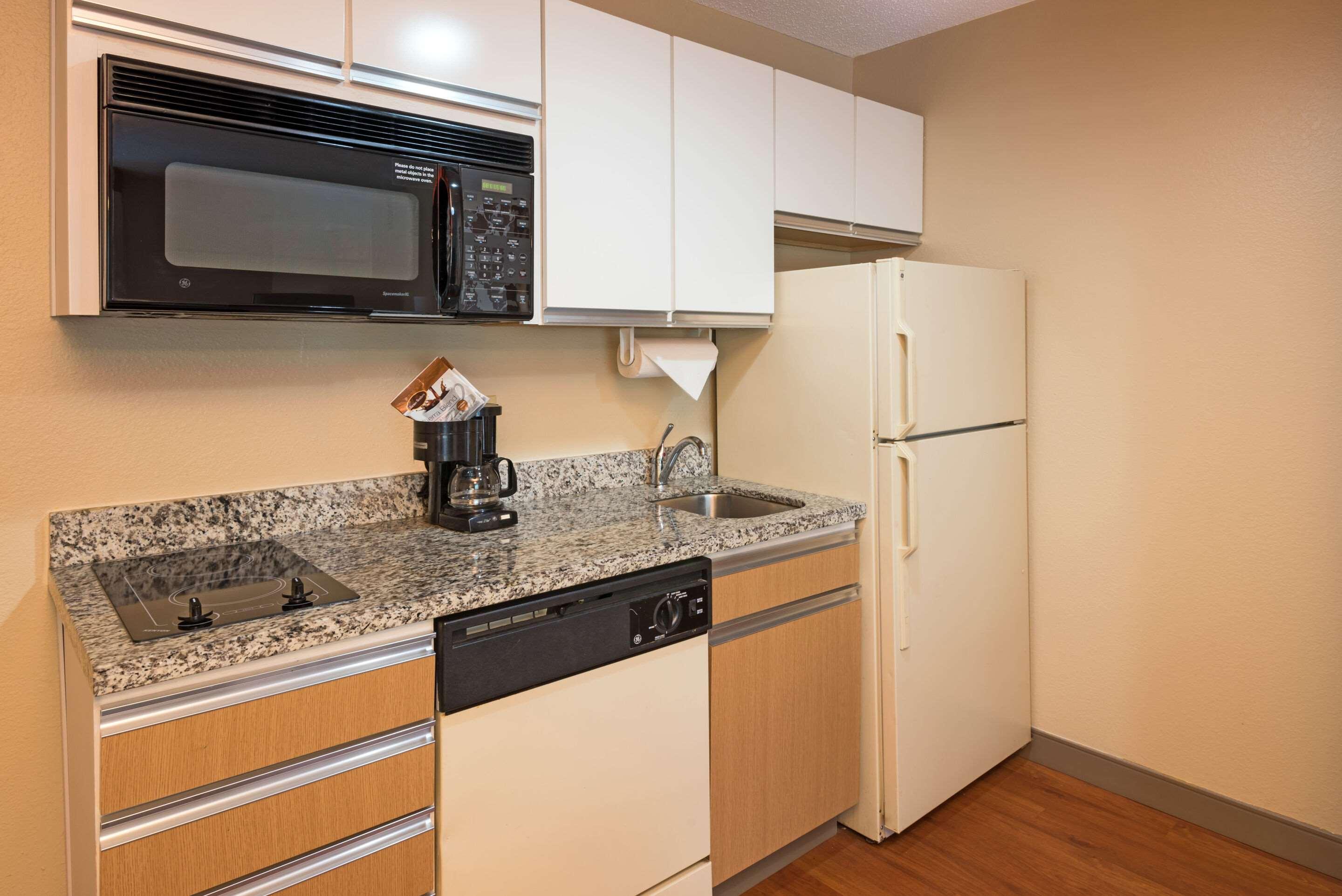 Hawthorn Suites by Wyndham Charlotte/Executive Park — photo 5