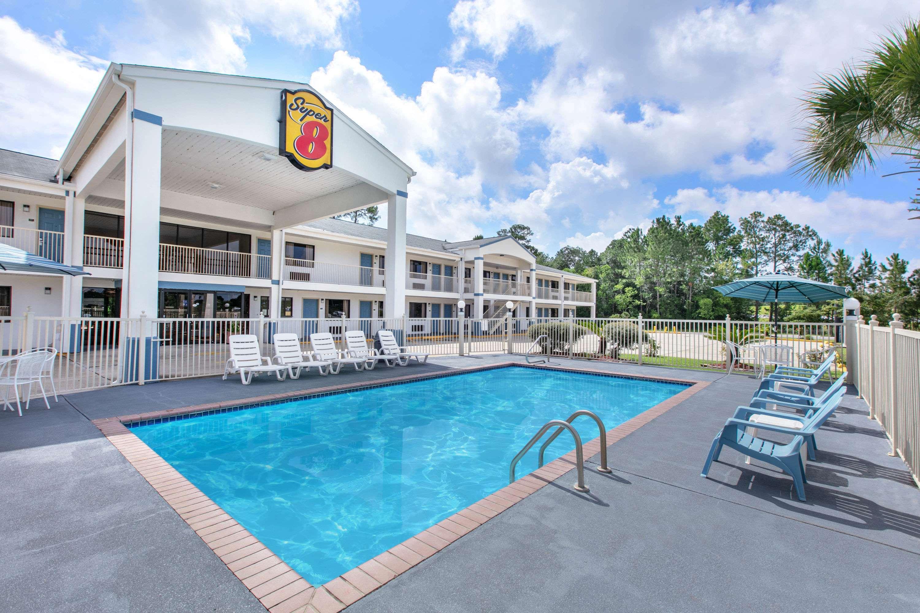 Super 8 by Wyndham Ocean Springs Biloxi — photo 5