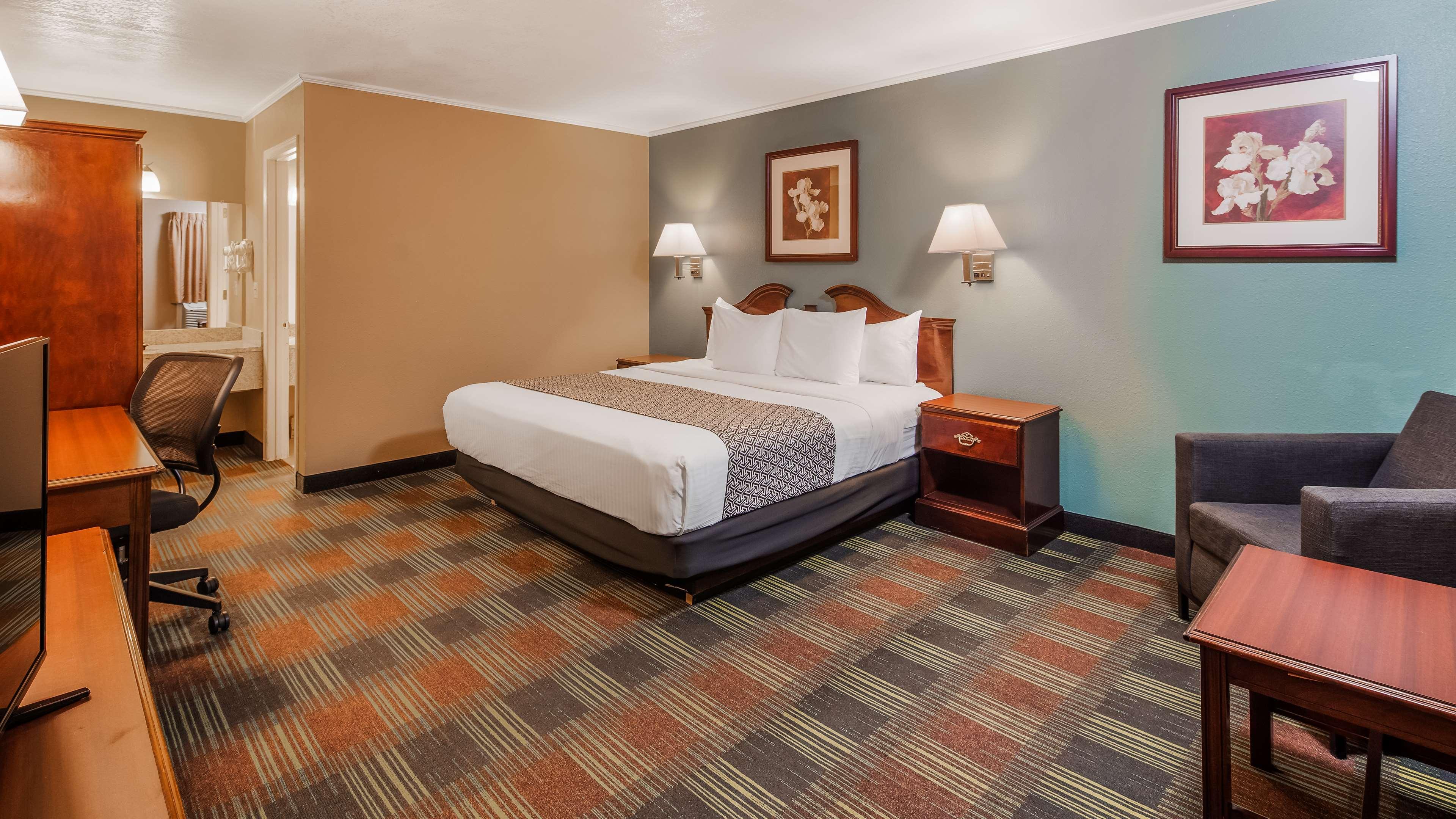 SureStay Hotel by Best Western Cameron — photo 5