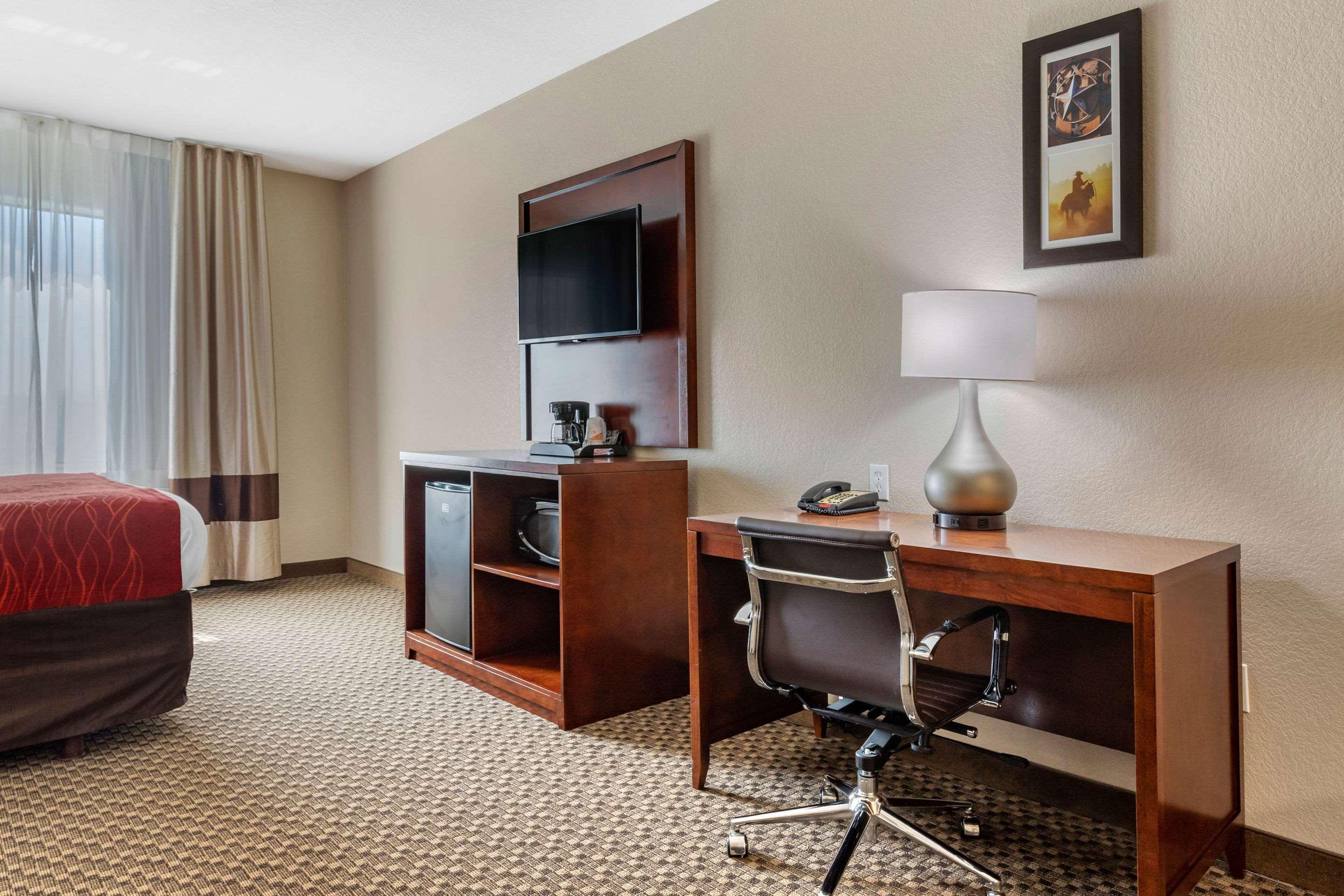 Comfort Inn & Suites Navasota — photo 5