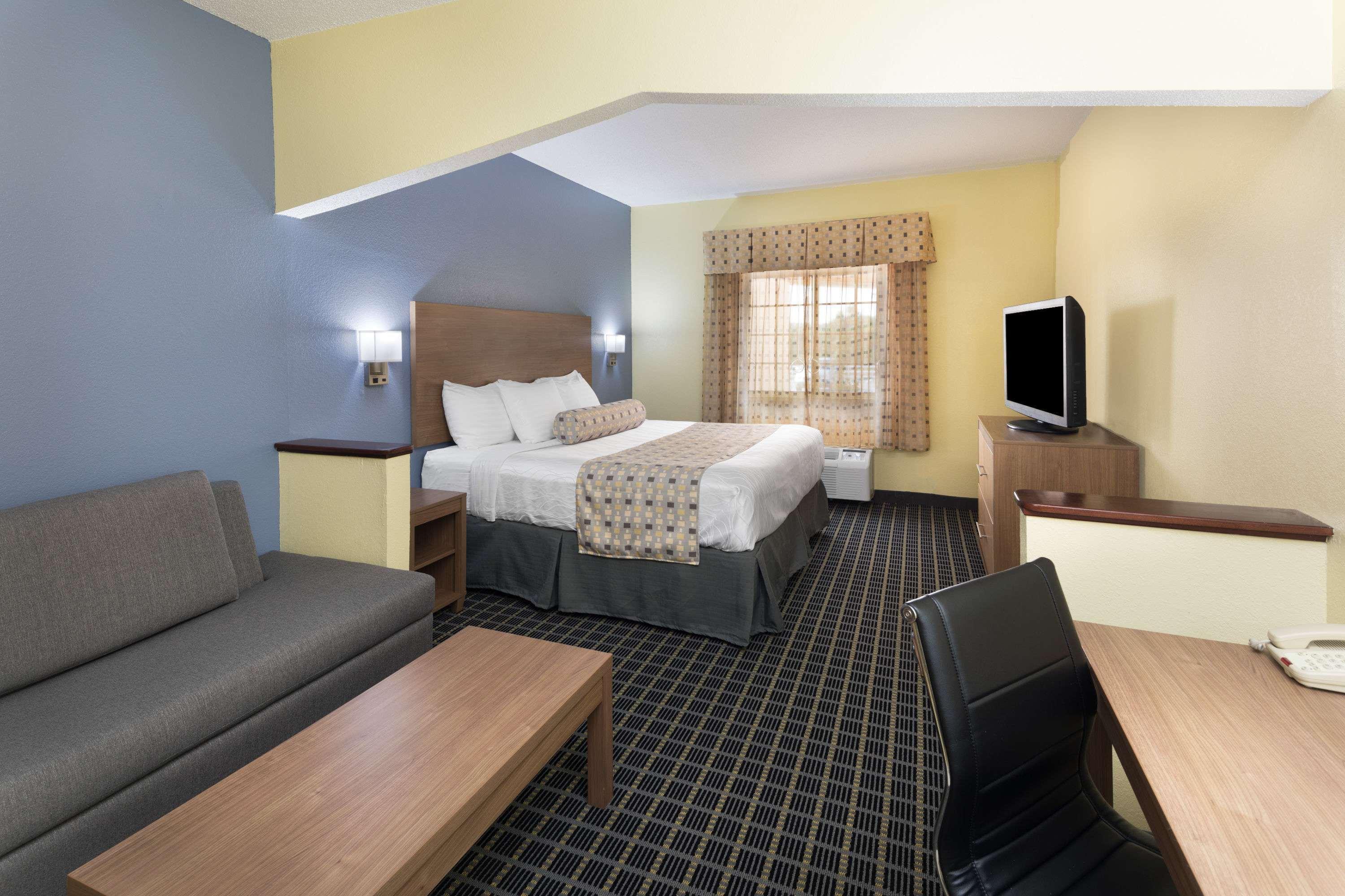 Days Inn & Suites Union City — photo 4