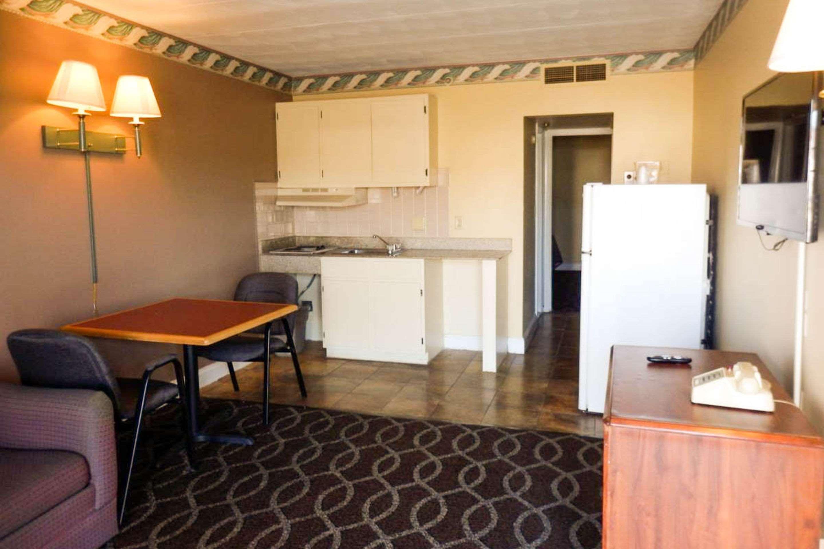 Rodeway Inn Virginia Beach — photo 5