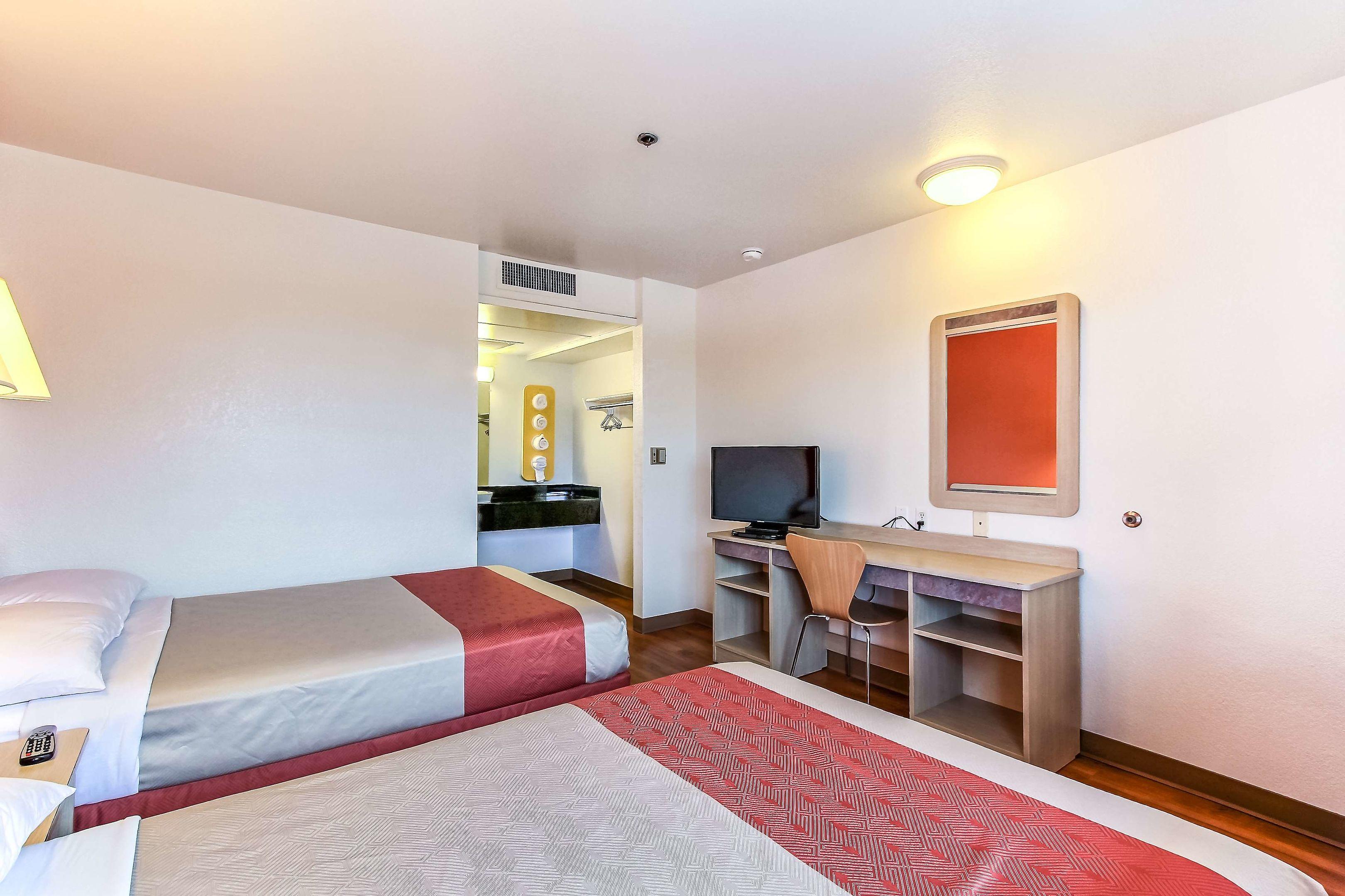 Motel 6 Salinas South - Monterey Area — photo 5