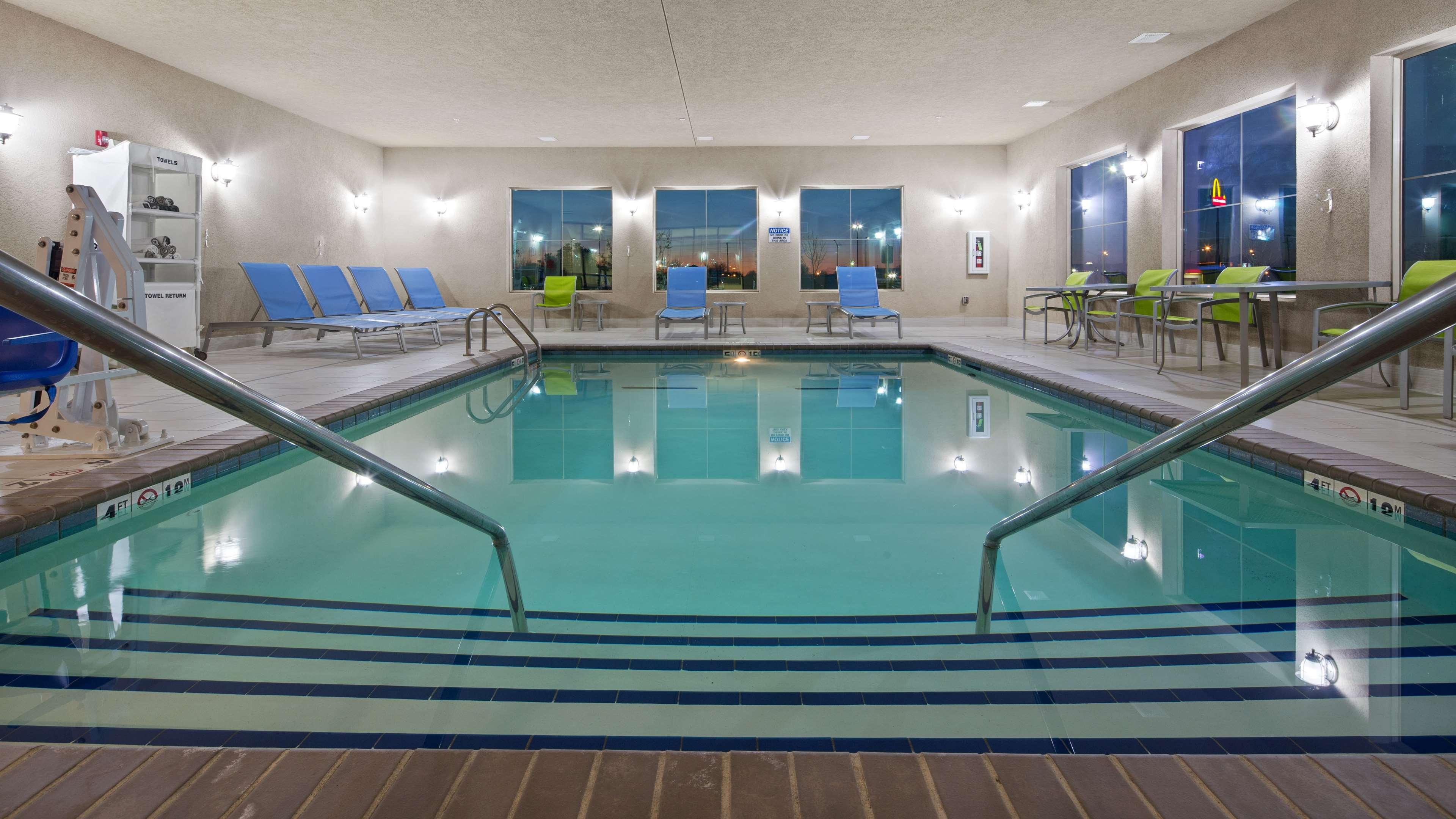 Best Western Lindsay Inn & Suites — photo 5