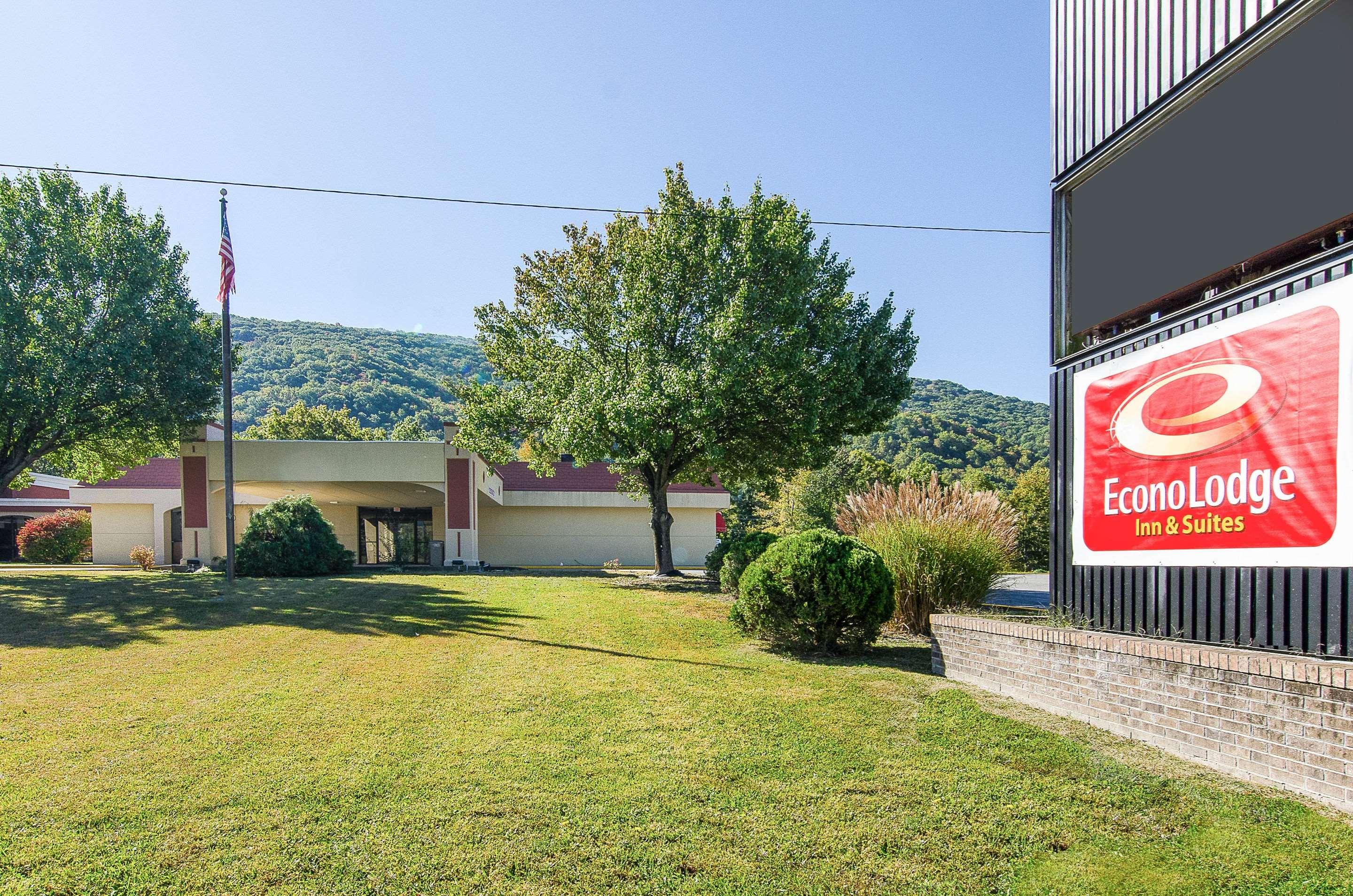 Econo Lodge Inn & Suites Norton — photo 4