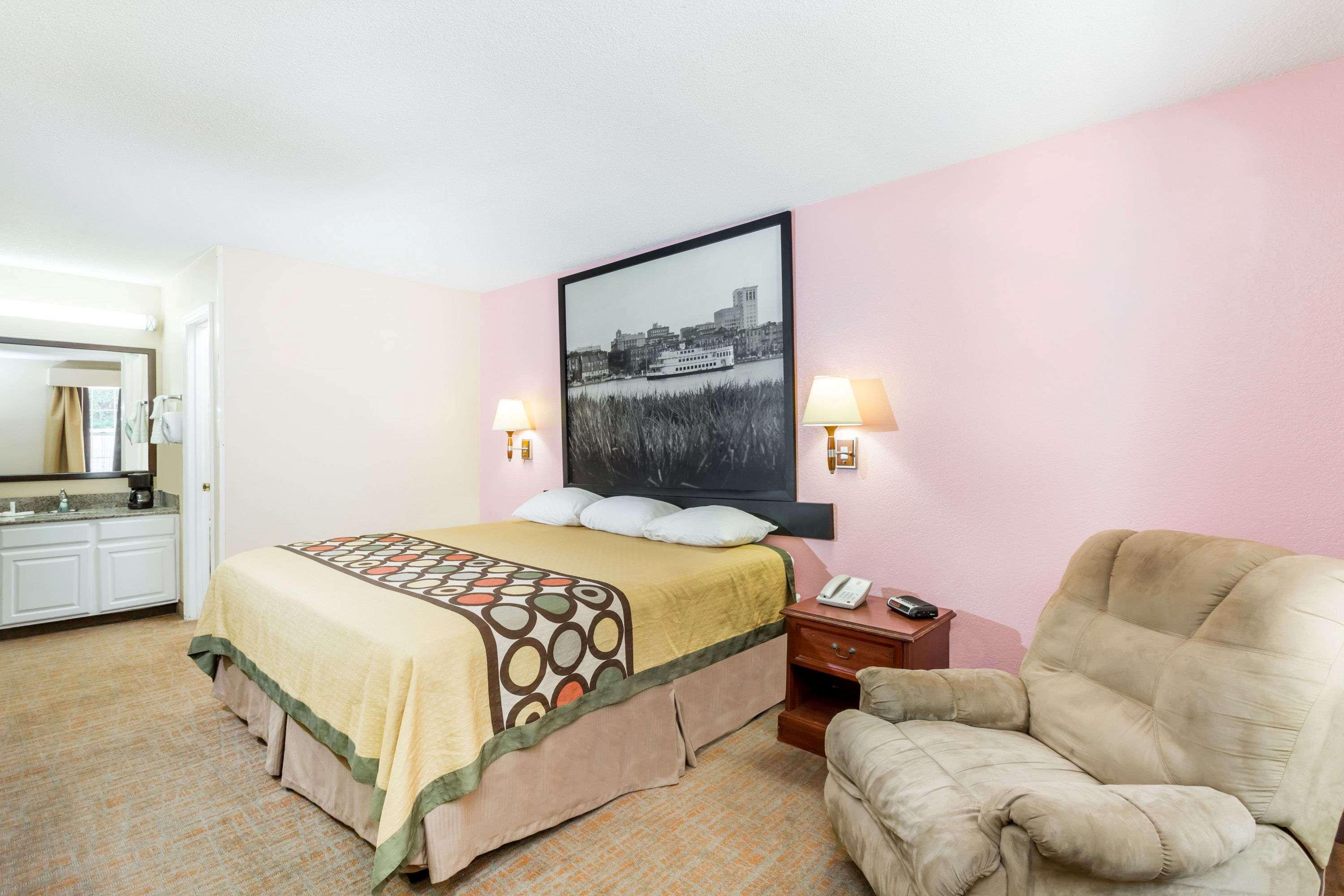 Super 8 by Wyndham Statesboro — photo 4