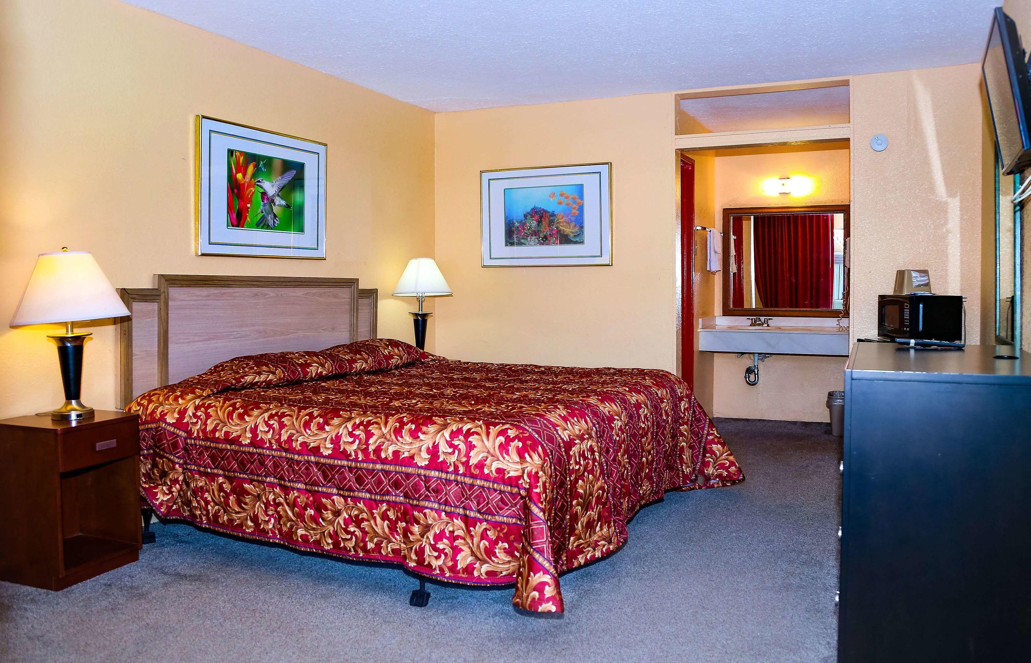 Knights Inn Alvin — photo 4
