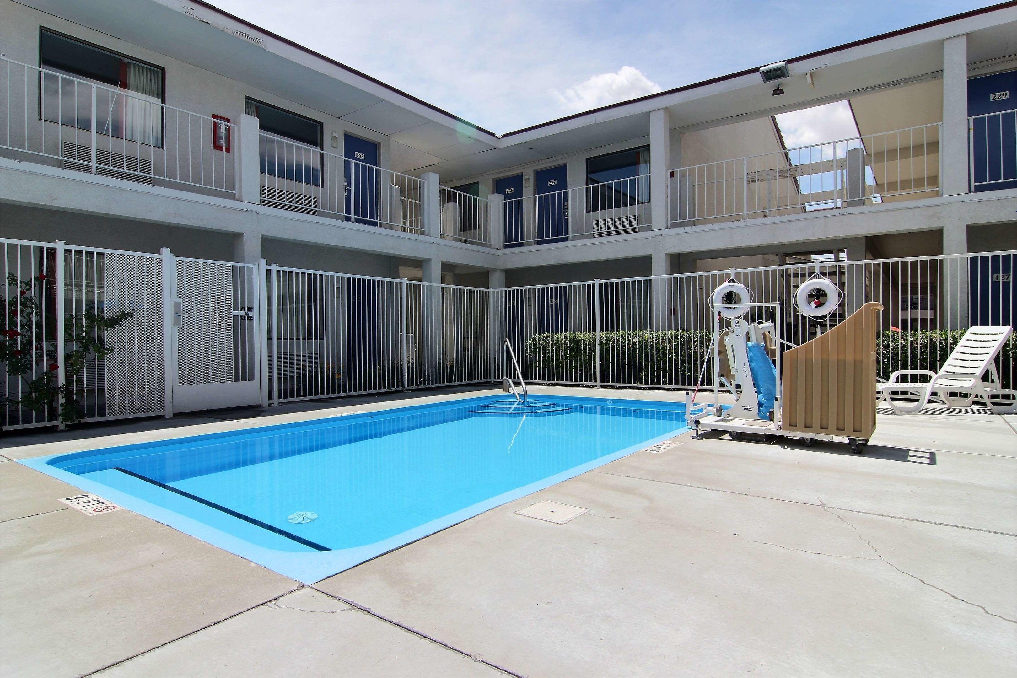 Motel 6 Albuquerque - Coors Road — photo 5