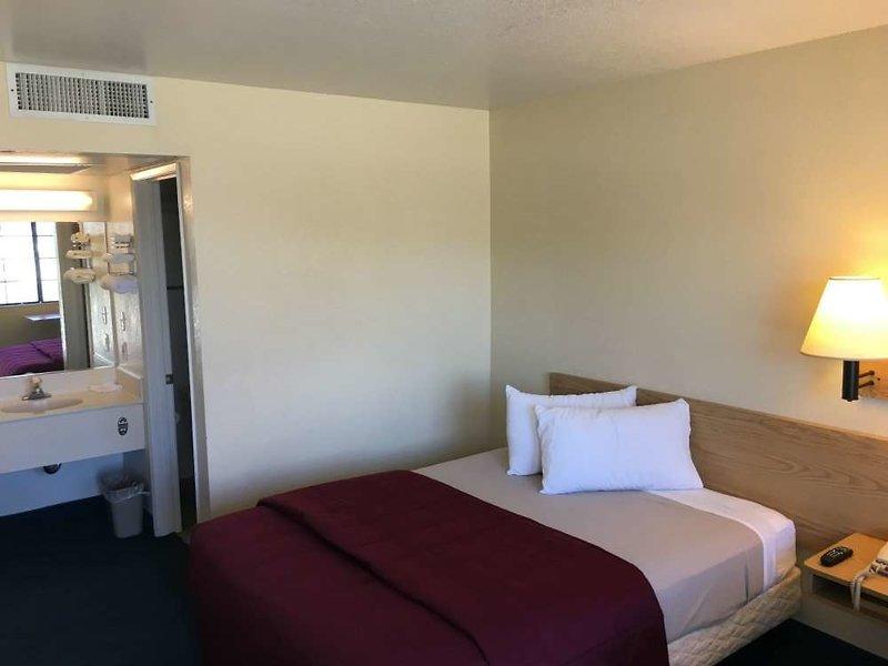 Vagabond Inn Buttonwillow North I-5 — photo 5