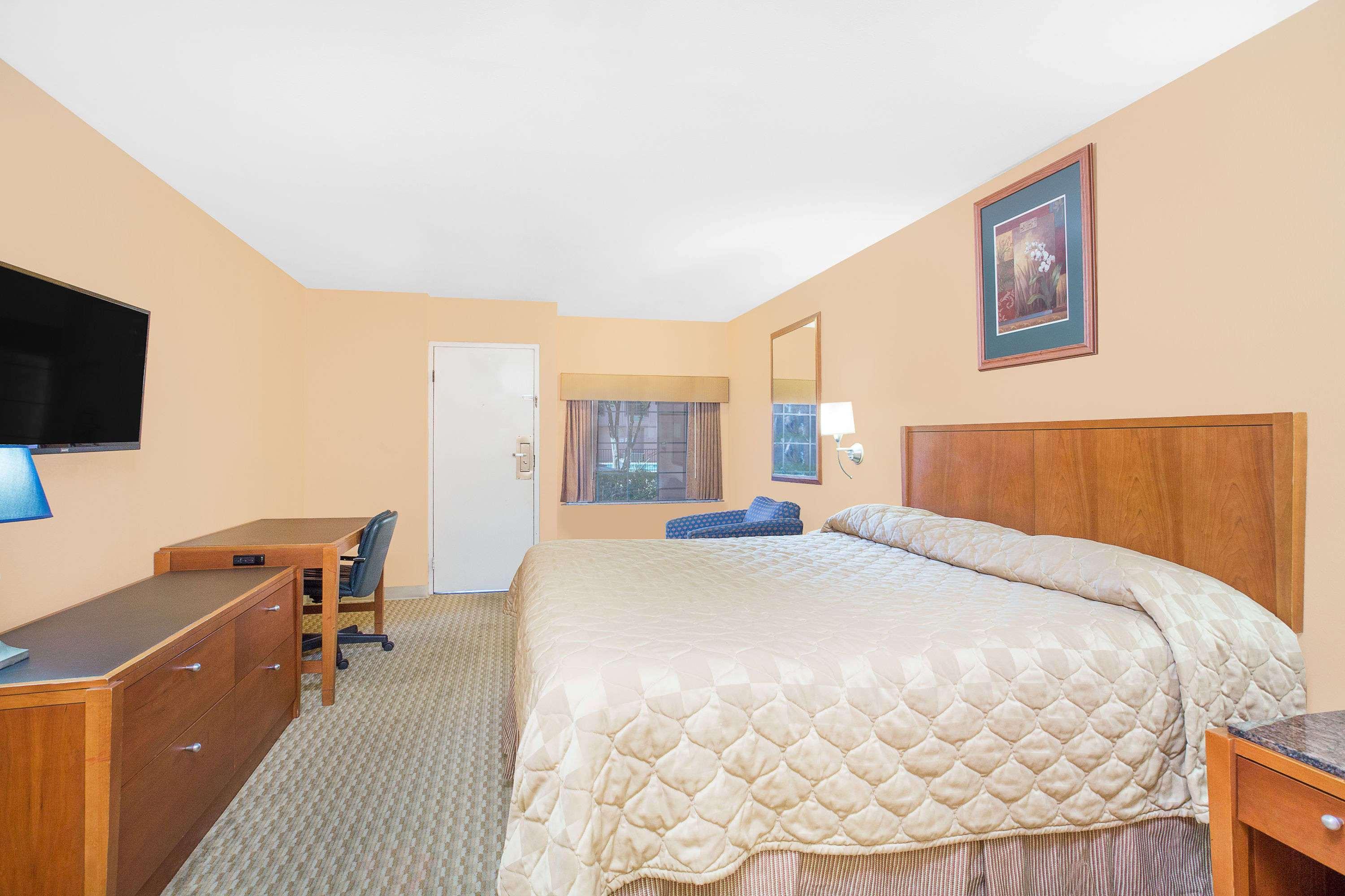 Super 8 by Wyndham San Angelo — photo 5